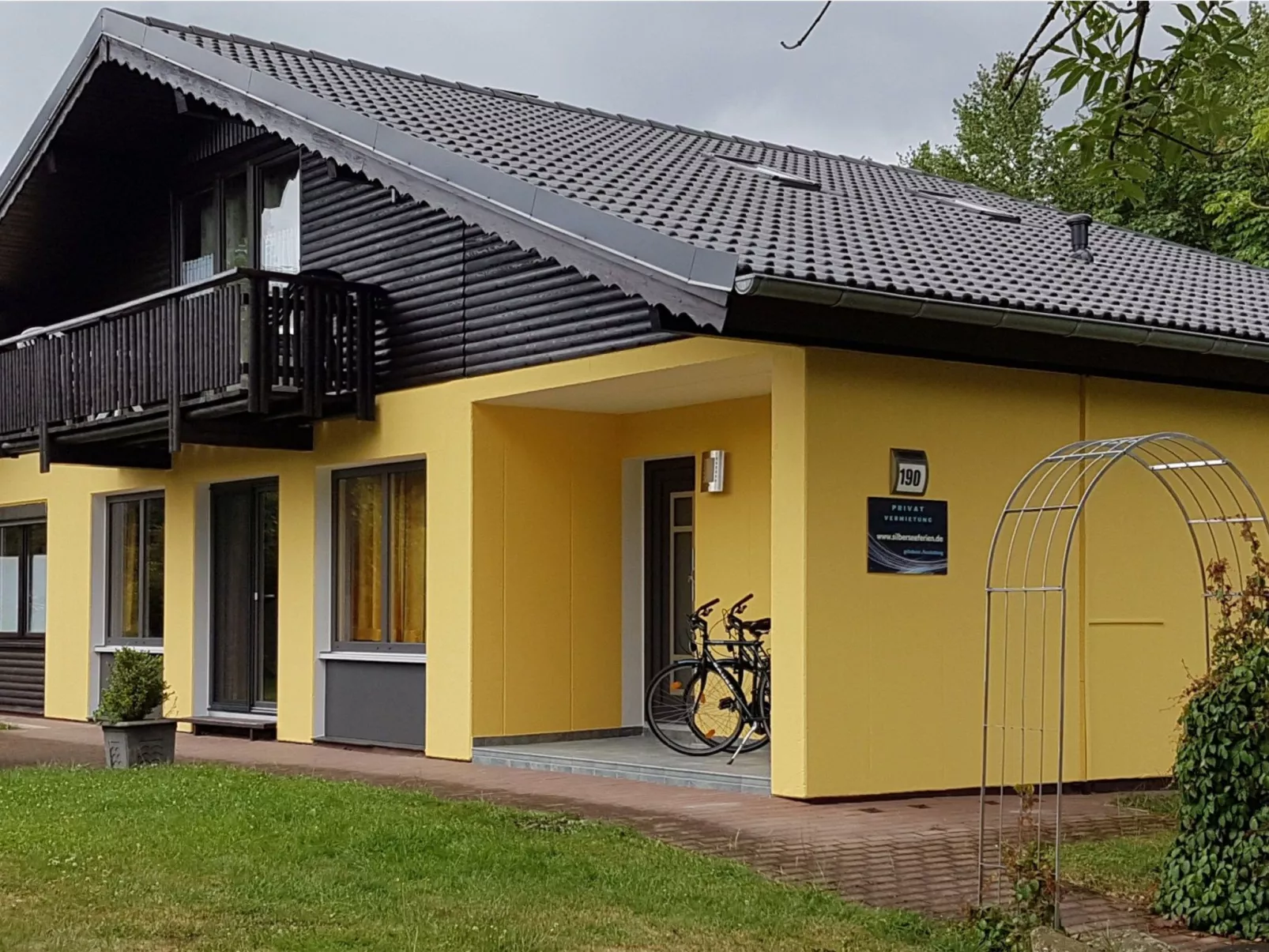 Modernes Ferienhaus unweit eines schönen Badesees