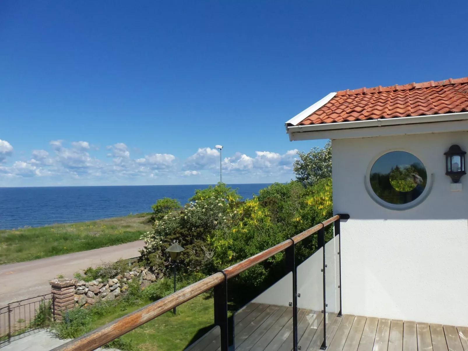 Freistehende Strandvilla mit großem Balkon