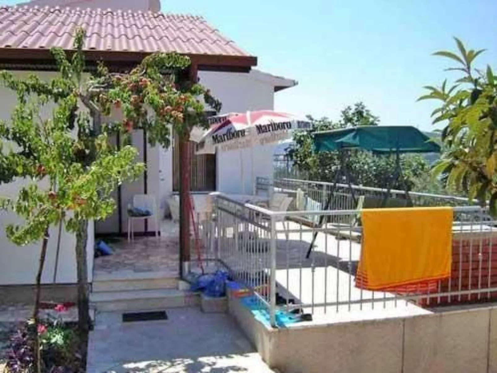 Sunara mit Terrasse und Kinderpool