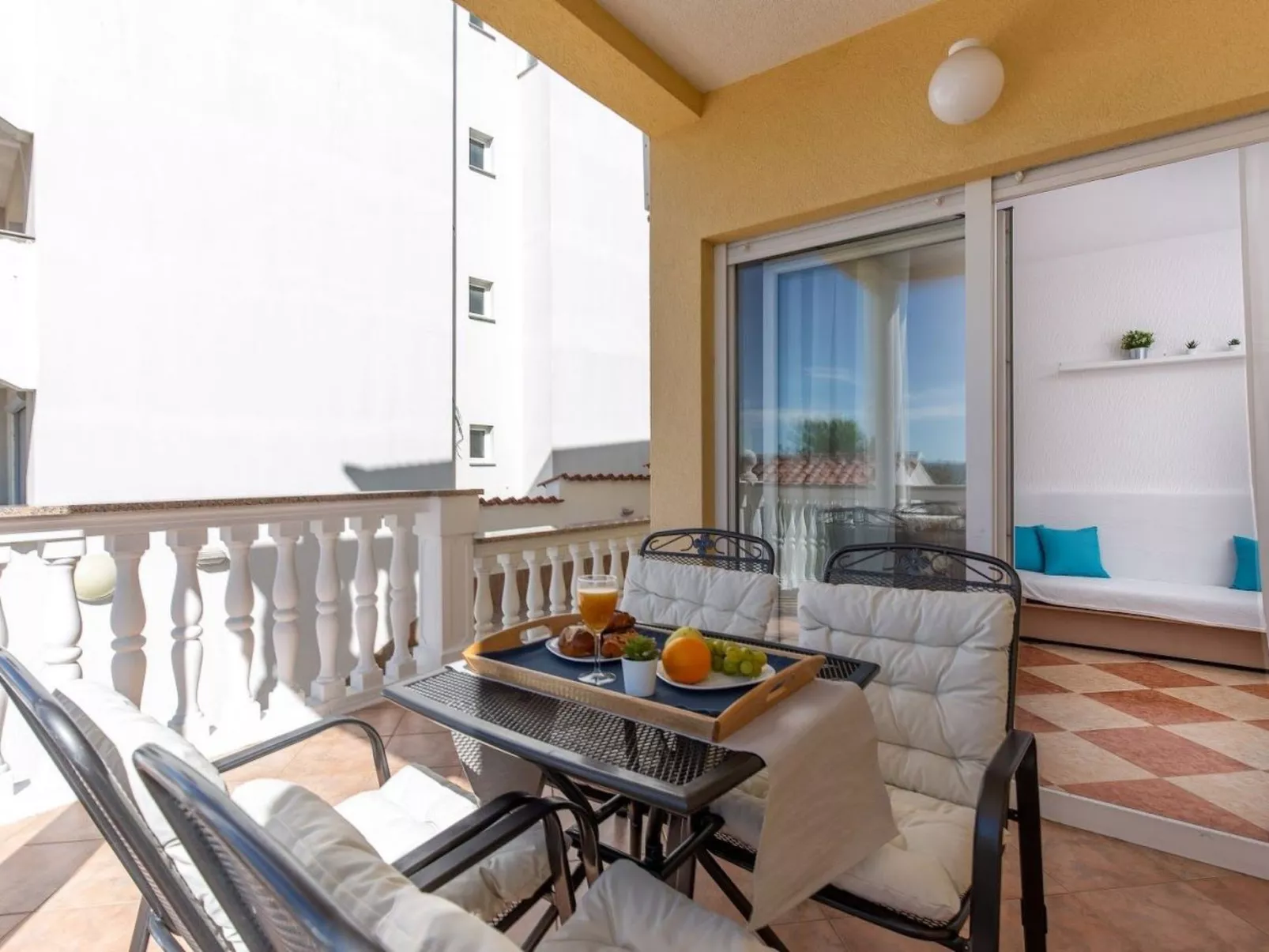 Wohnung mit Balkon und Meerblick