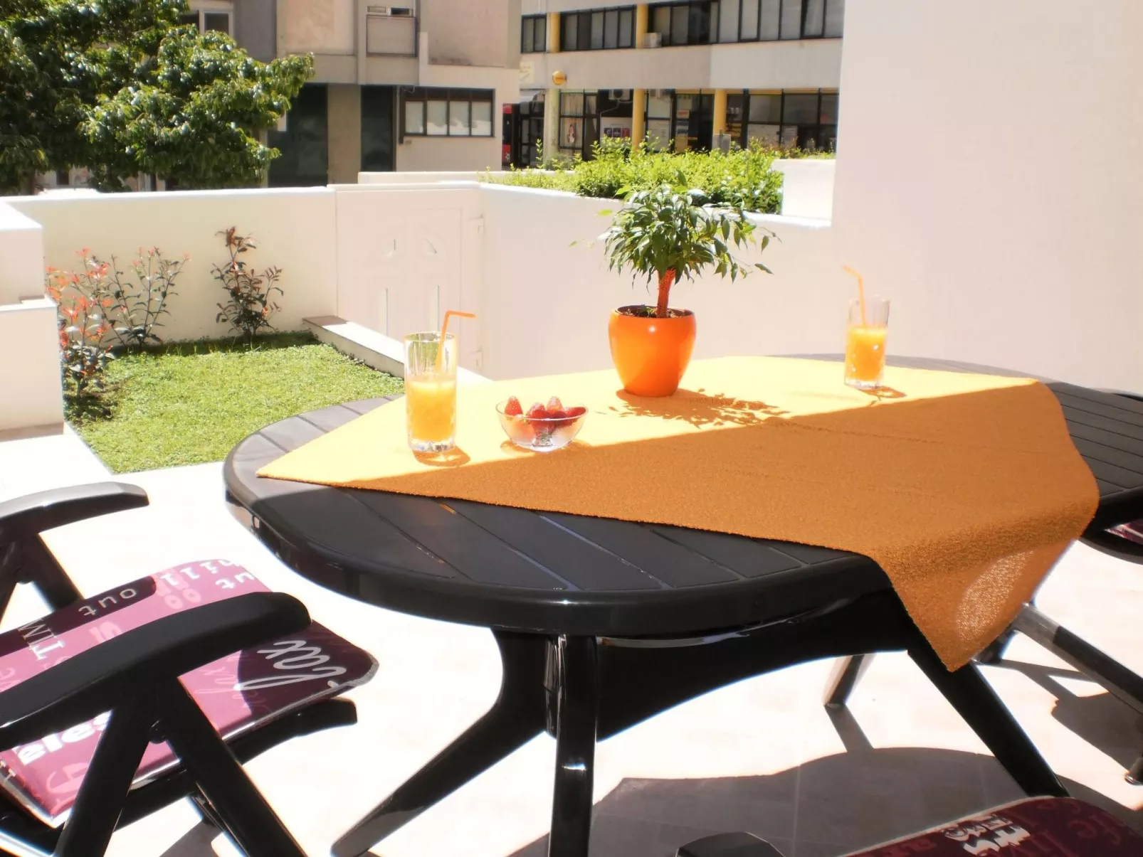 Moderne Ferienwohnung in Omiš mit Terrasse und Garten