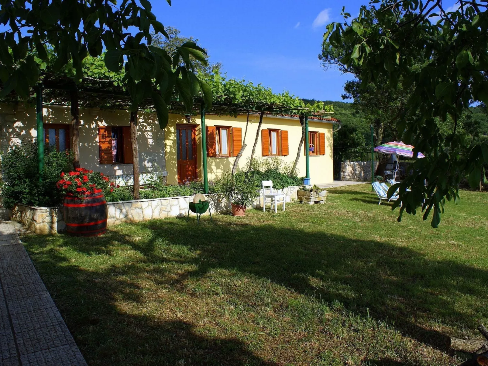 Charmantes Ferienhaus in Bartići mit Terrasse