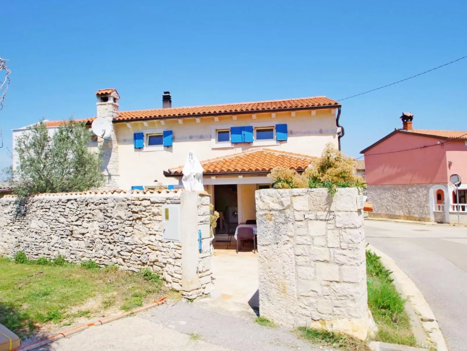 In Kavran mit Terrasse und Grill