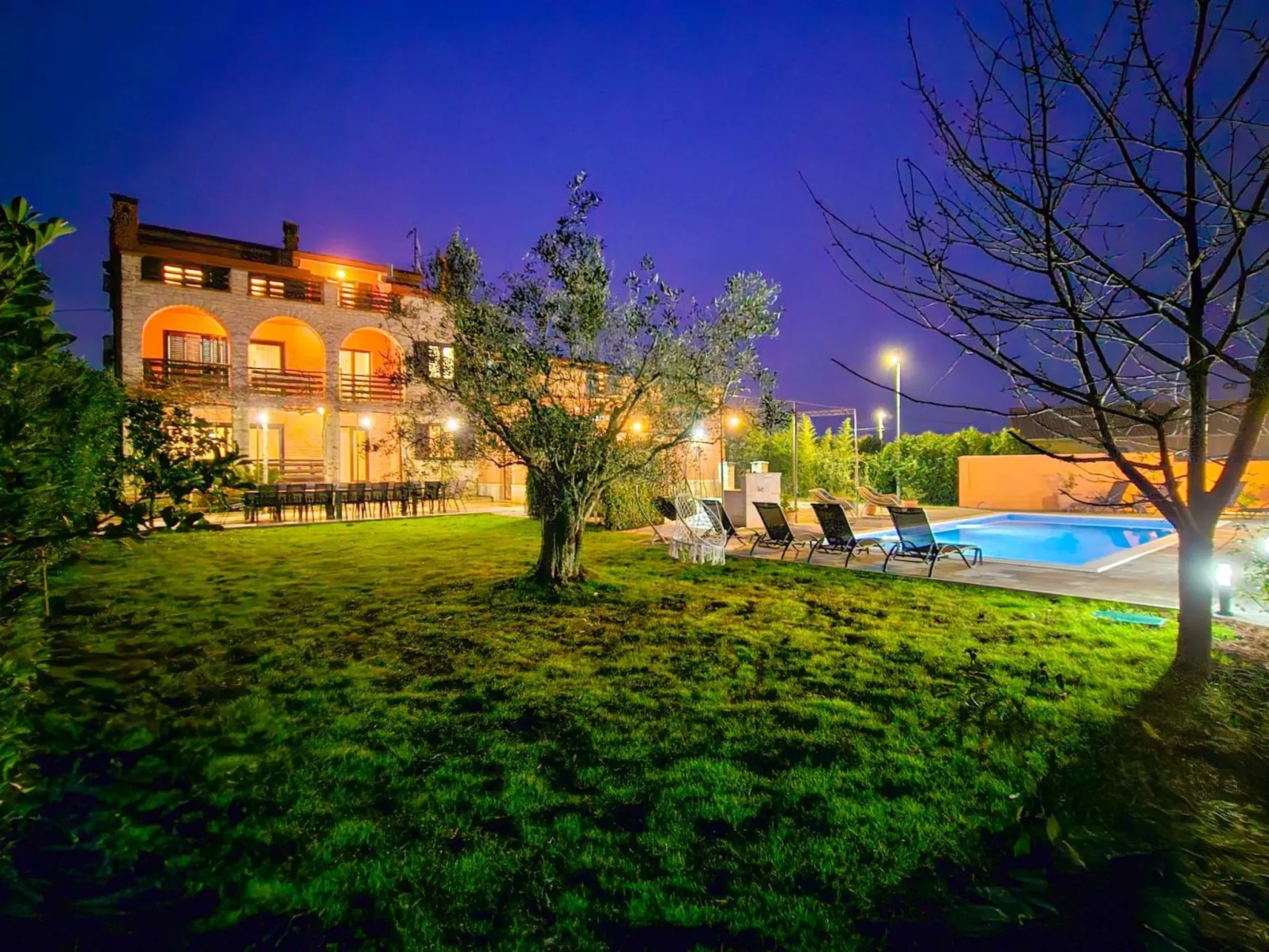 Sehr geräumige Villa mit Pool