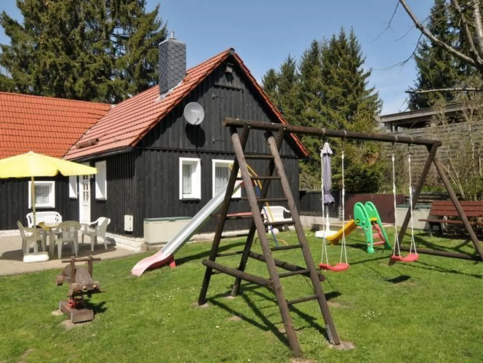 Mit Spielplatz, Garten und Fernsicht