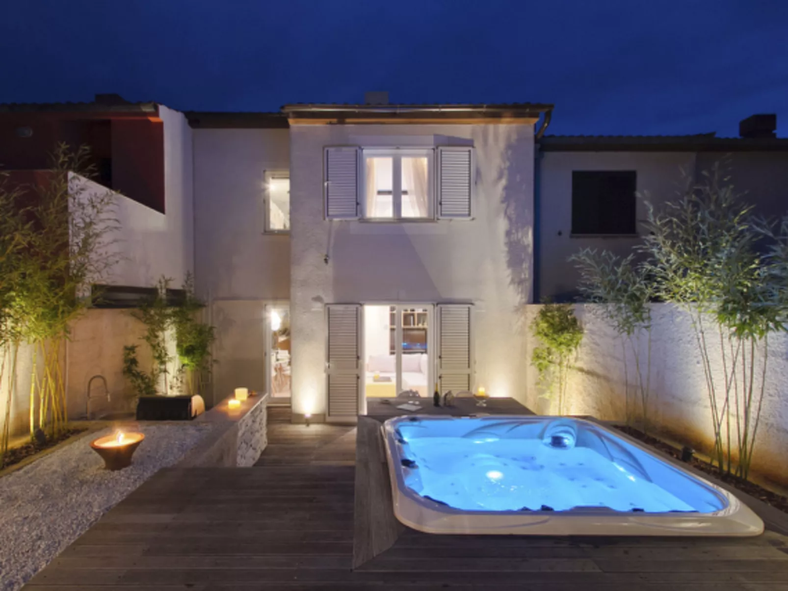 Stylisches Haus mit Dachterrasse, Bar und Hot Tub