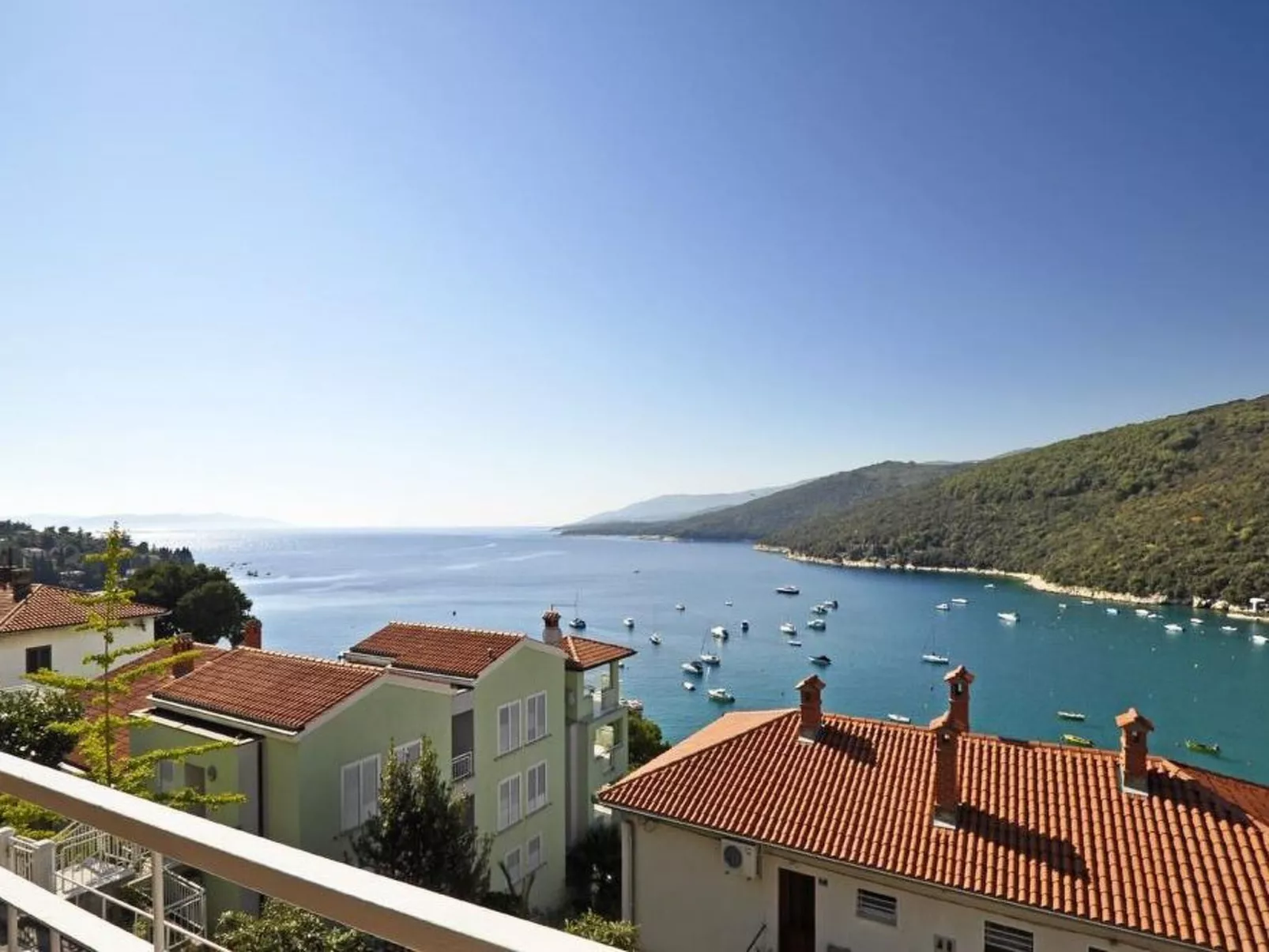 Drei-Zimmer-Wohnung in der Nähe des Meeres