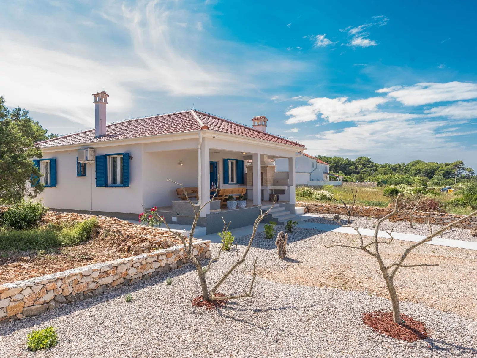 "Ena" mit Blick auf das Wasser