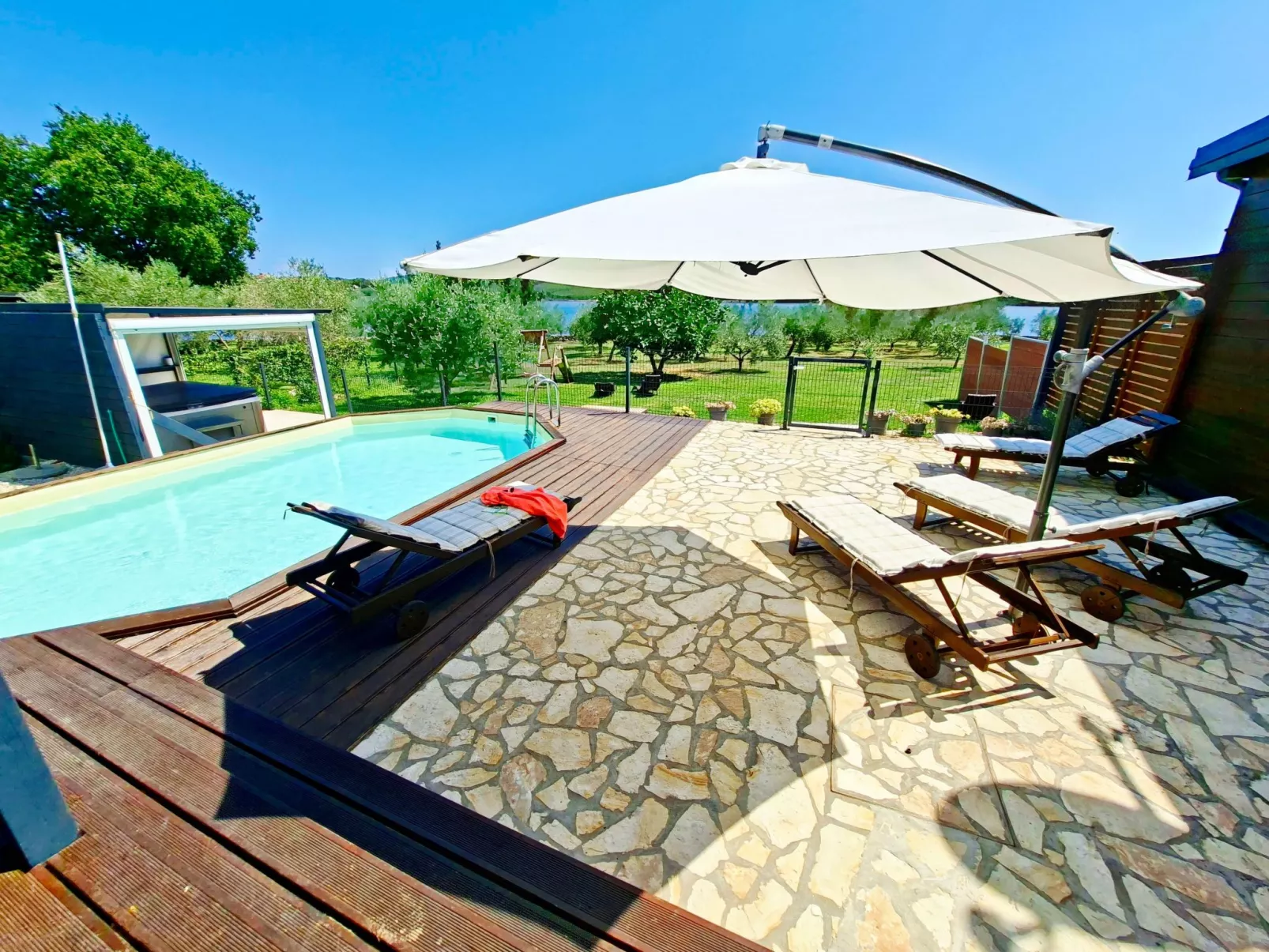 Beach House BET, romantisches Refugium im Olivenhain