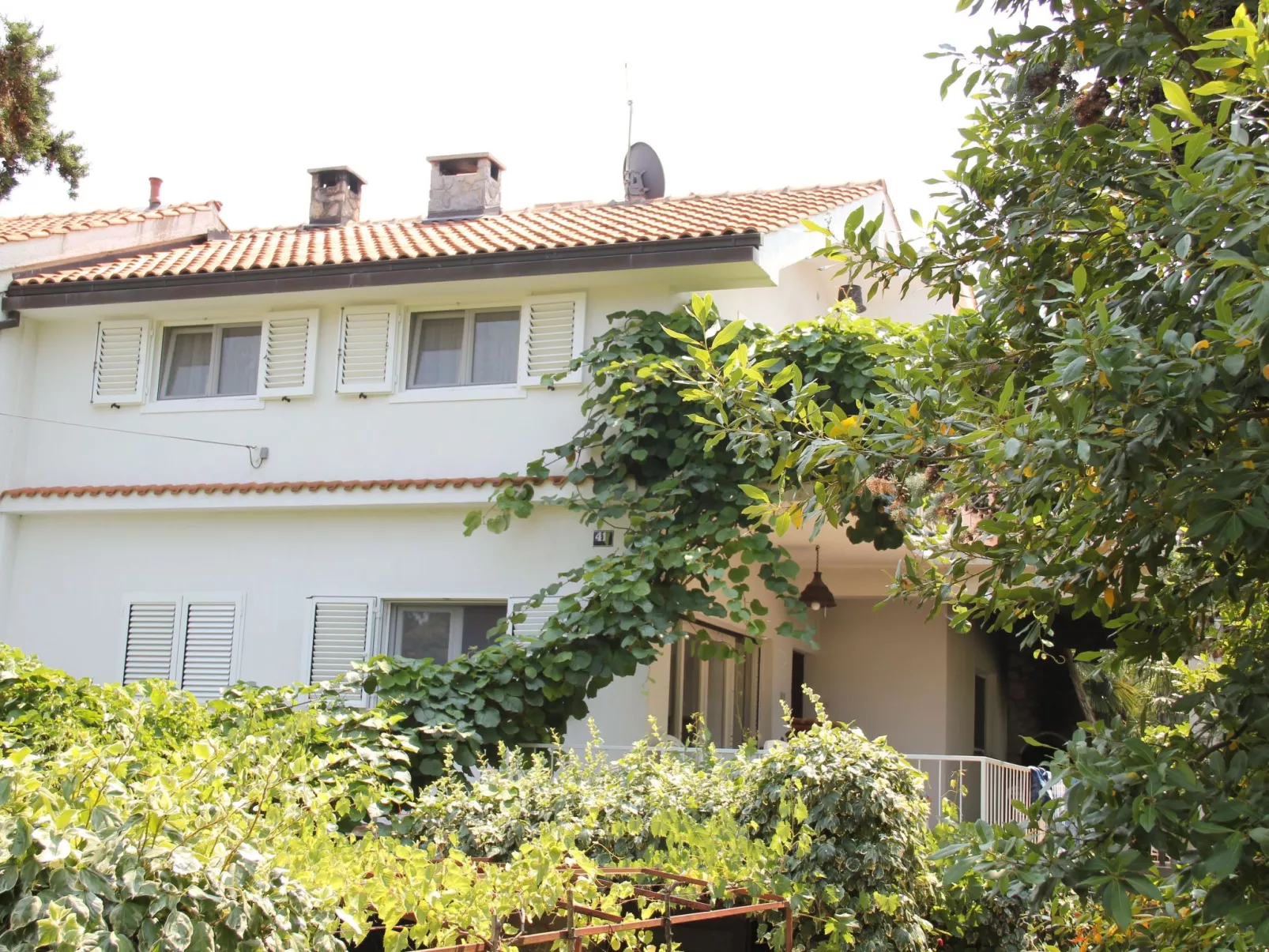 Im Erdgeschoss mit Garten und Laube fur zwei Perssonen mit dem eigenen Parkplat