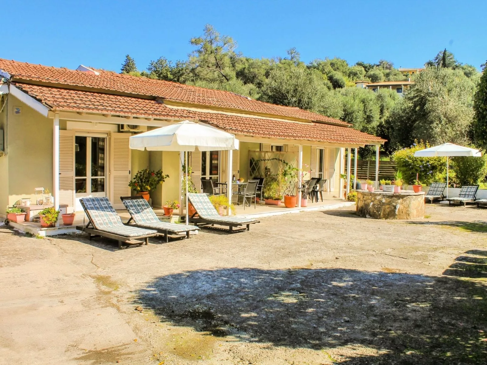 Geräumige Wohnung mit zwei Schlafzimmern in der Nähe des Sandstrandes