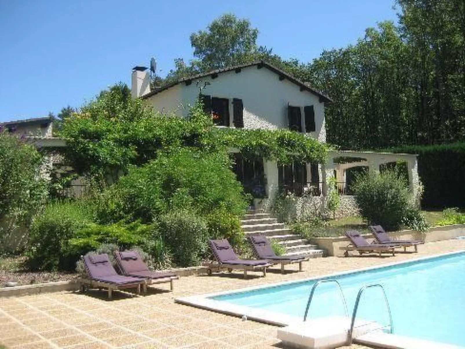 Mit Garten, Grill und Terrasse