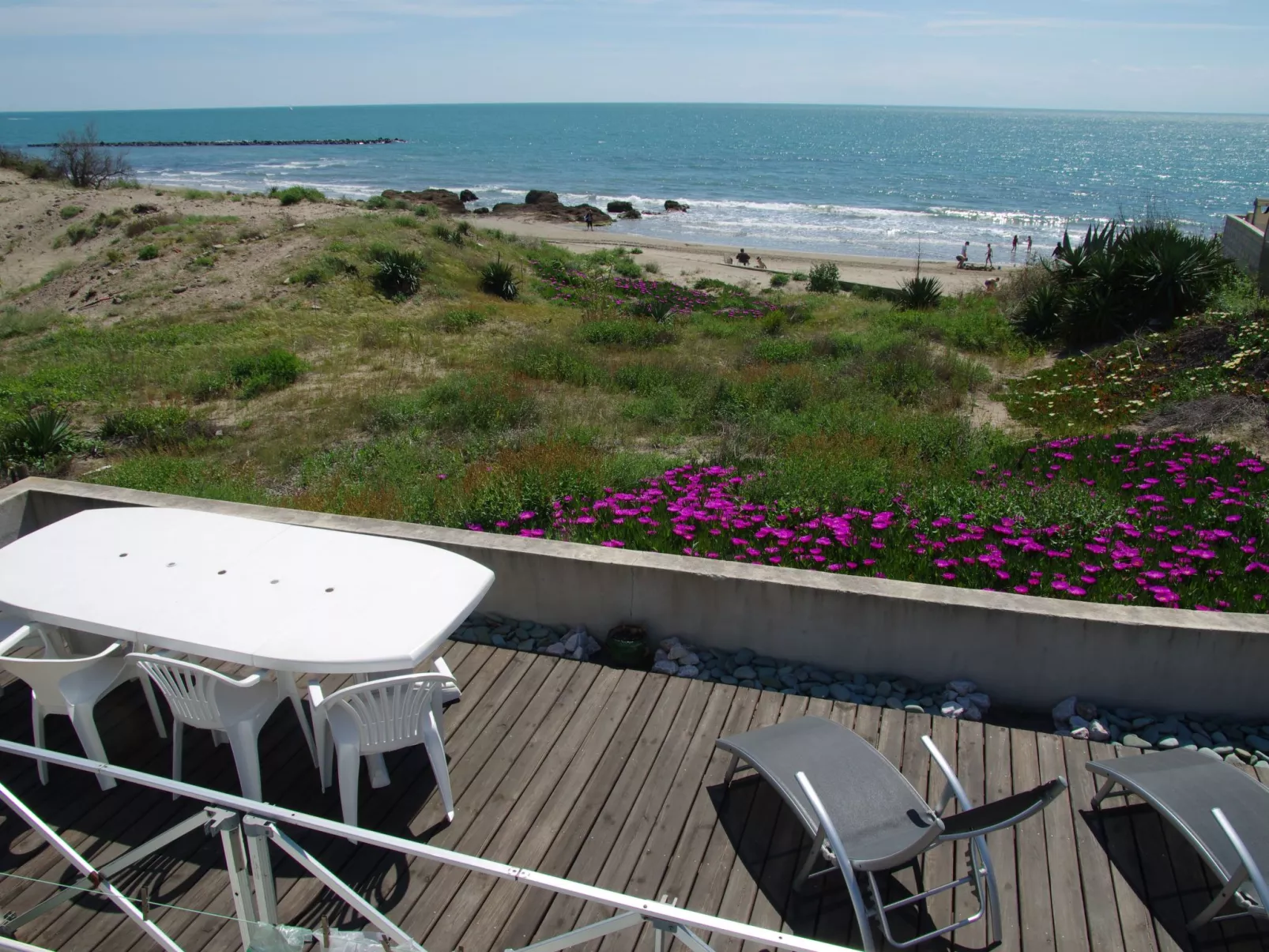 Mobiles Haus mit Blick auf das Wasser