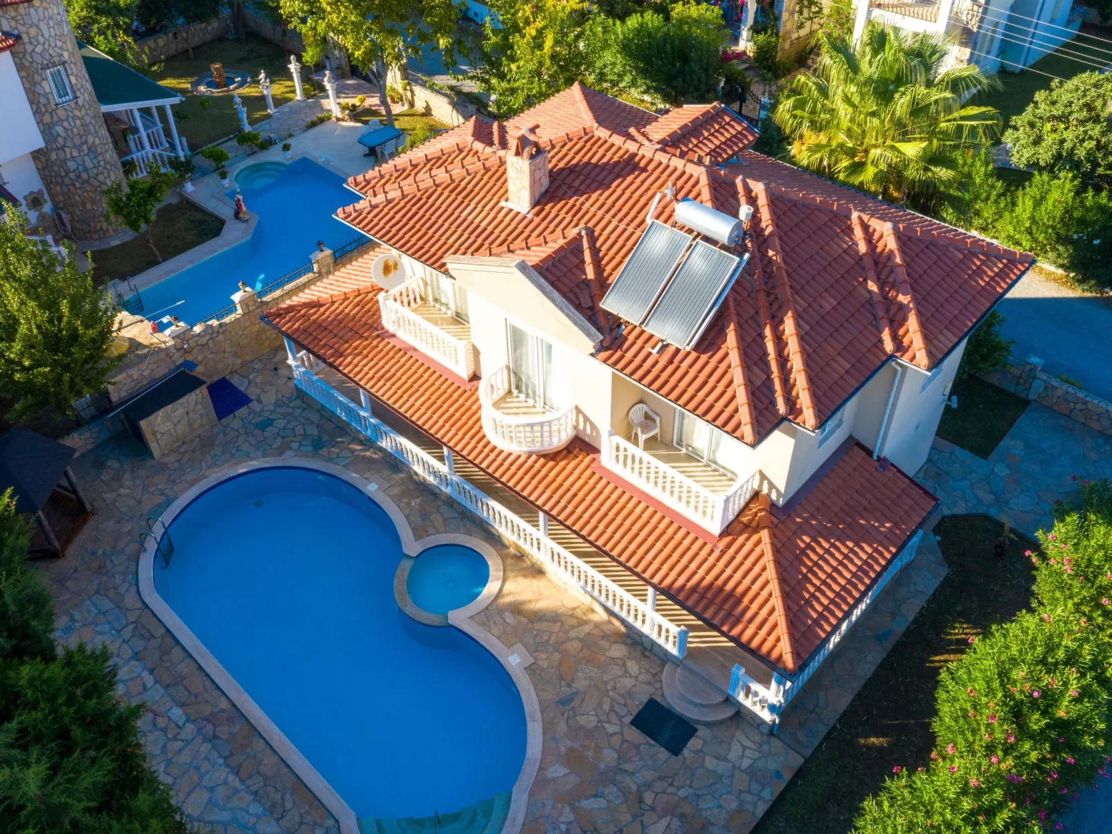 Mit Garten, Grill und Terrasse