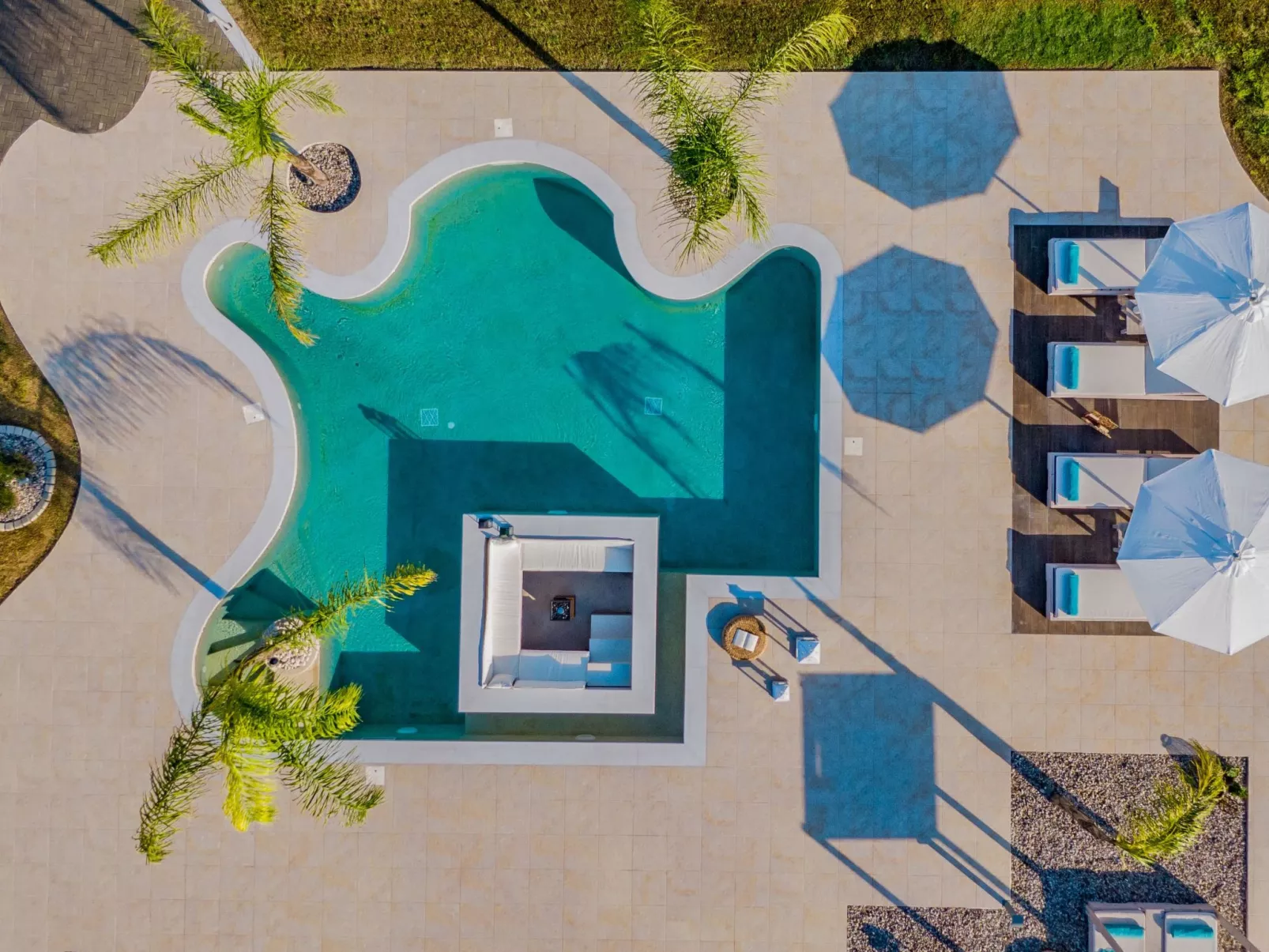 In Arkadii mit Außenpool