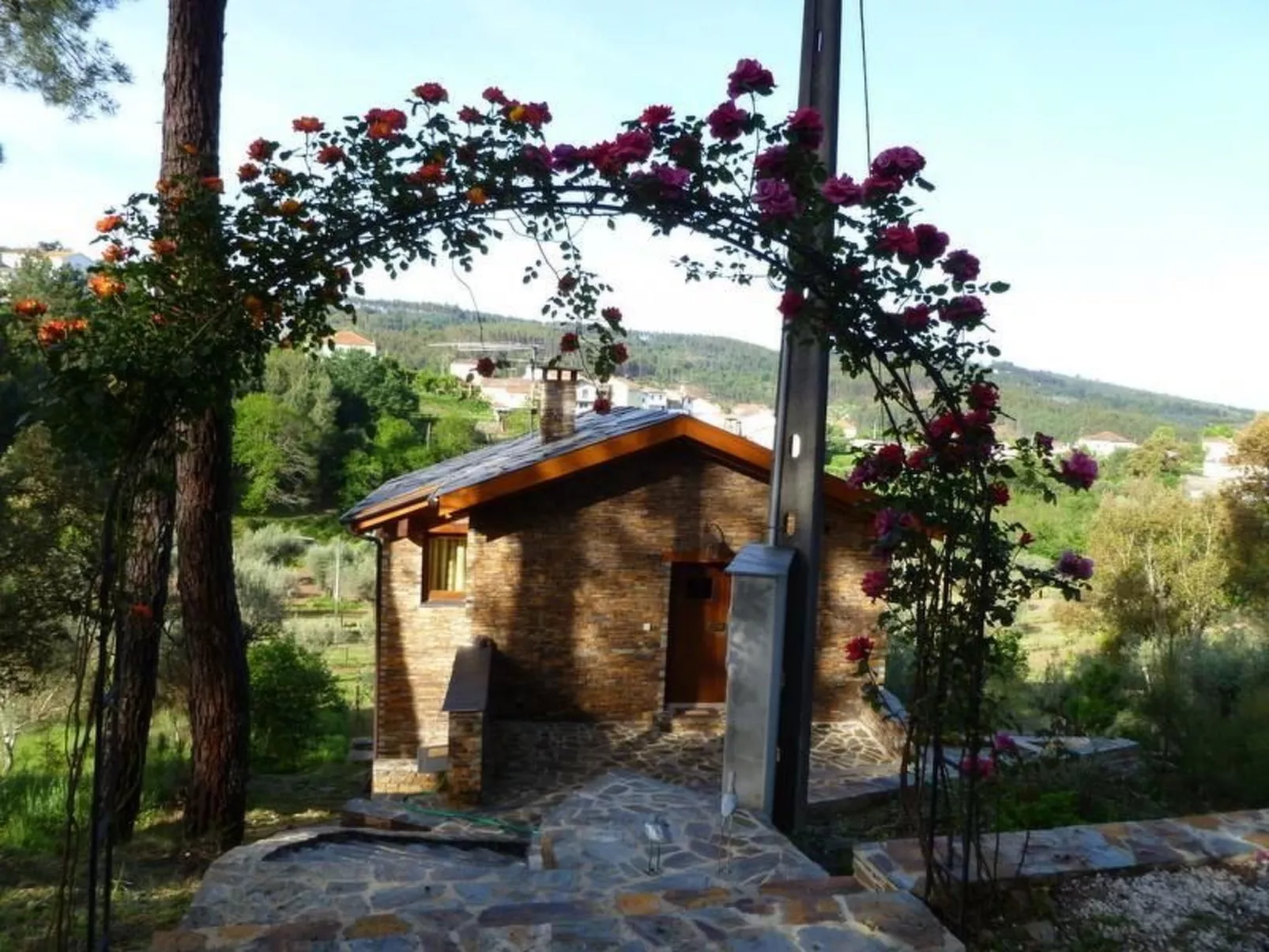 Mit Sonnenterrasse und großem Garten