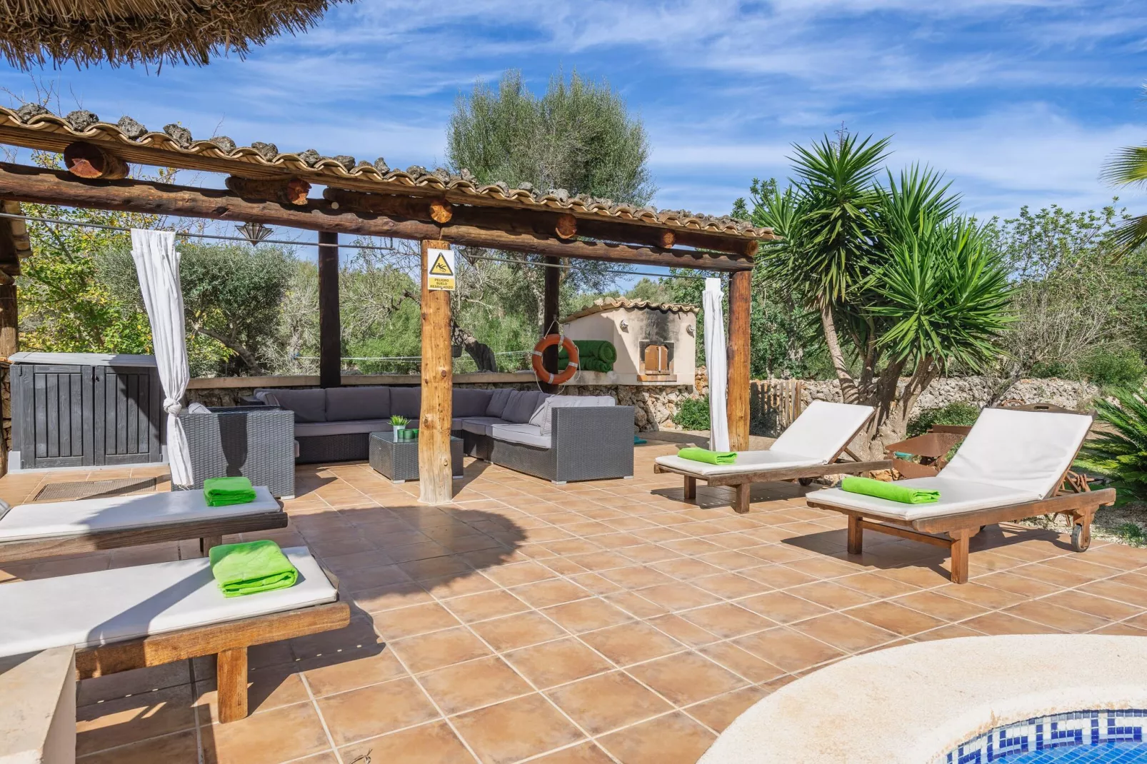 Cas Mostatxet (sencelles)-Exterior summer