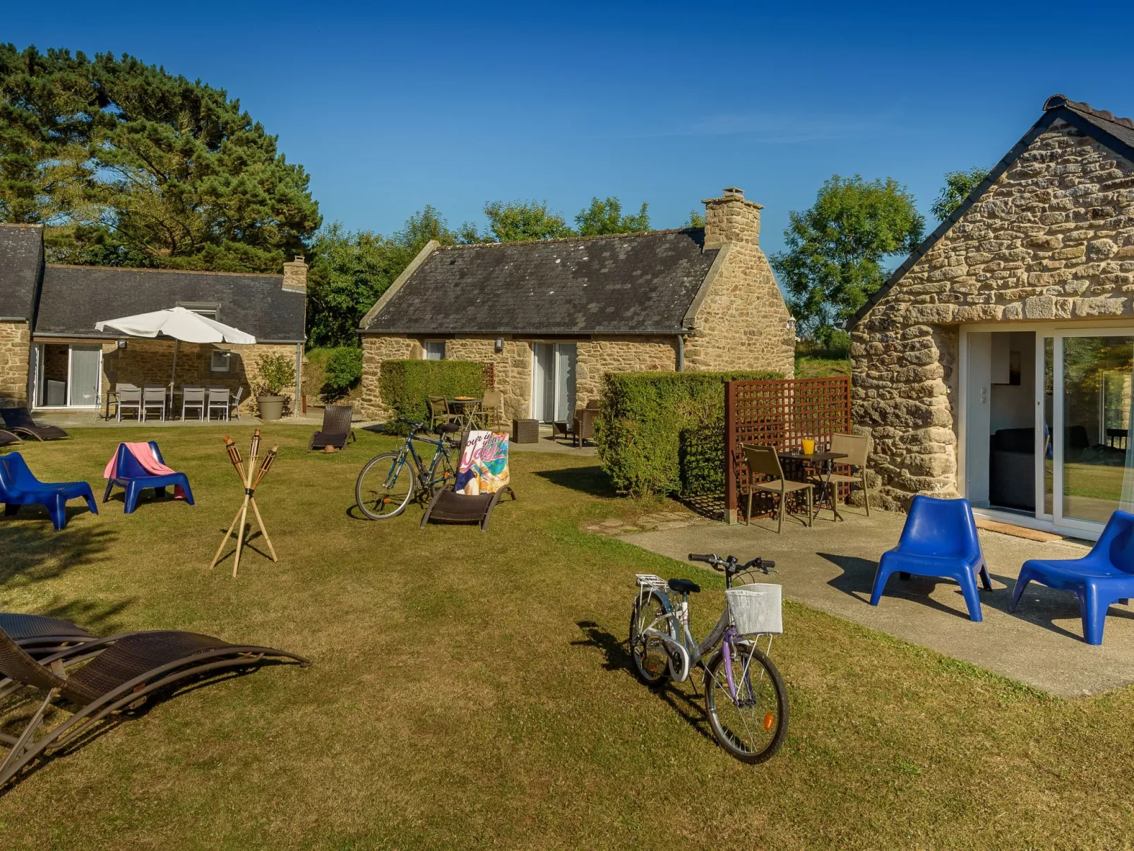 Großes Haus mit überdachtem und beheiztem Swimmingpool