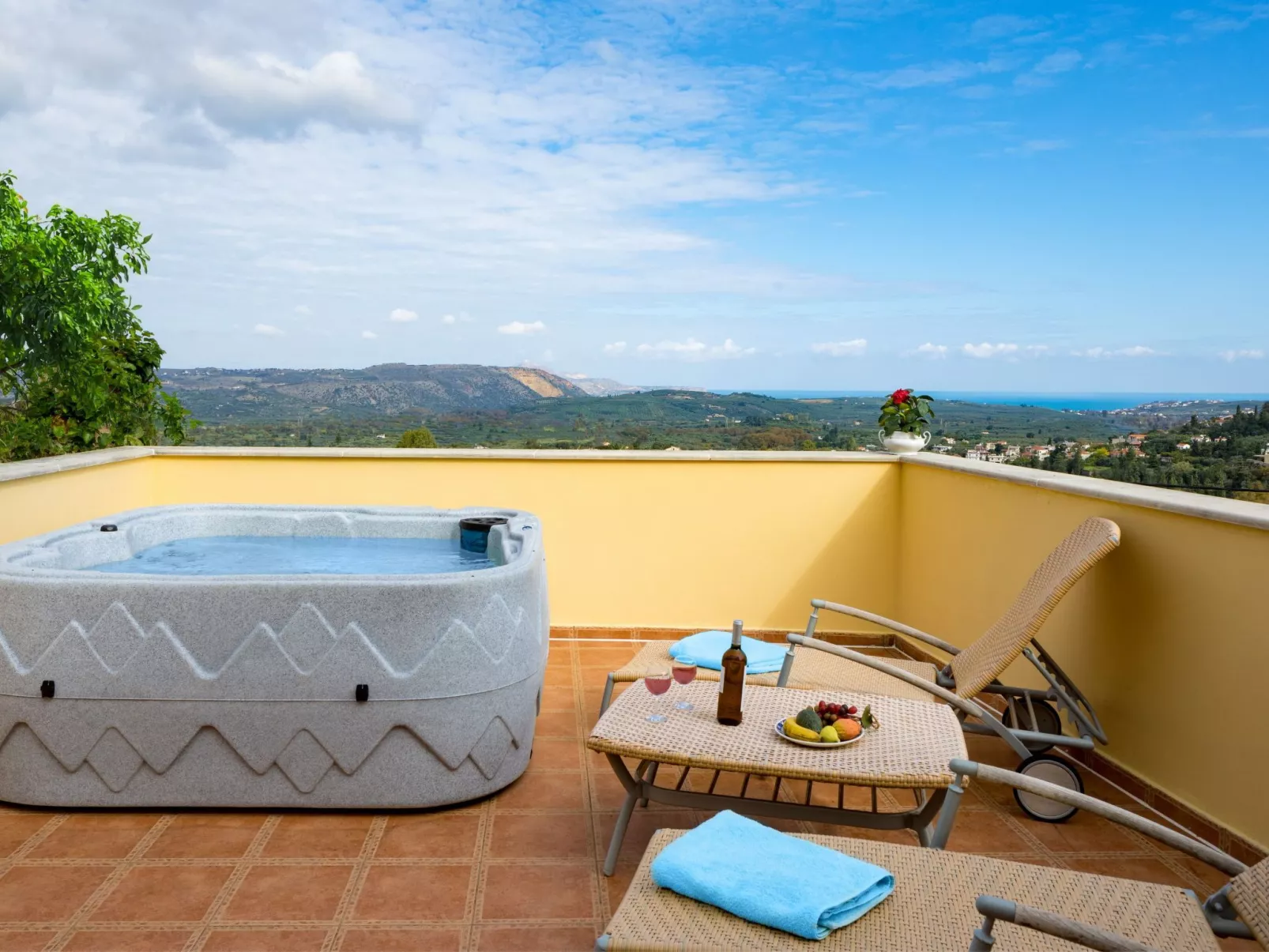 "Villa Erontas" mit Blick auf das Wasser