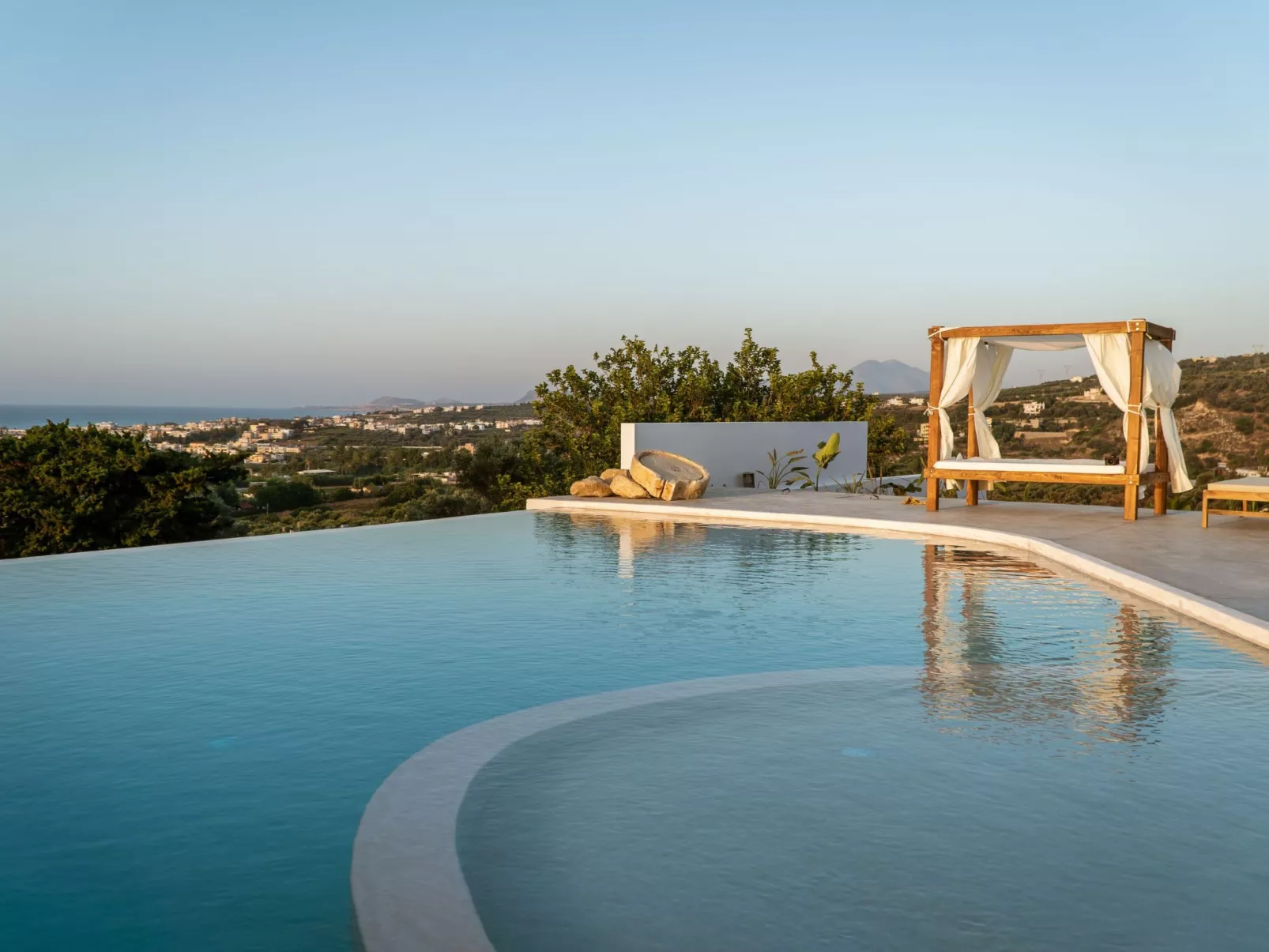 Villa mit Meerblick und privatem Pool, BBQ 1,5km vom Strand entfernt