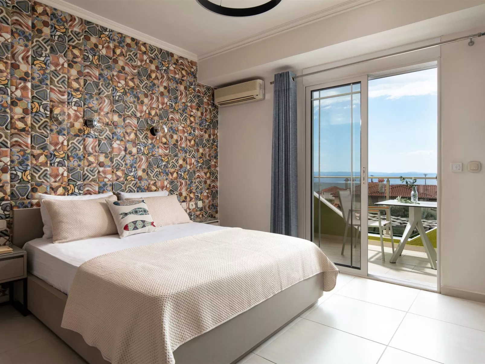 Modernes Studio mit Meerblick