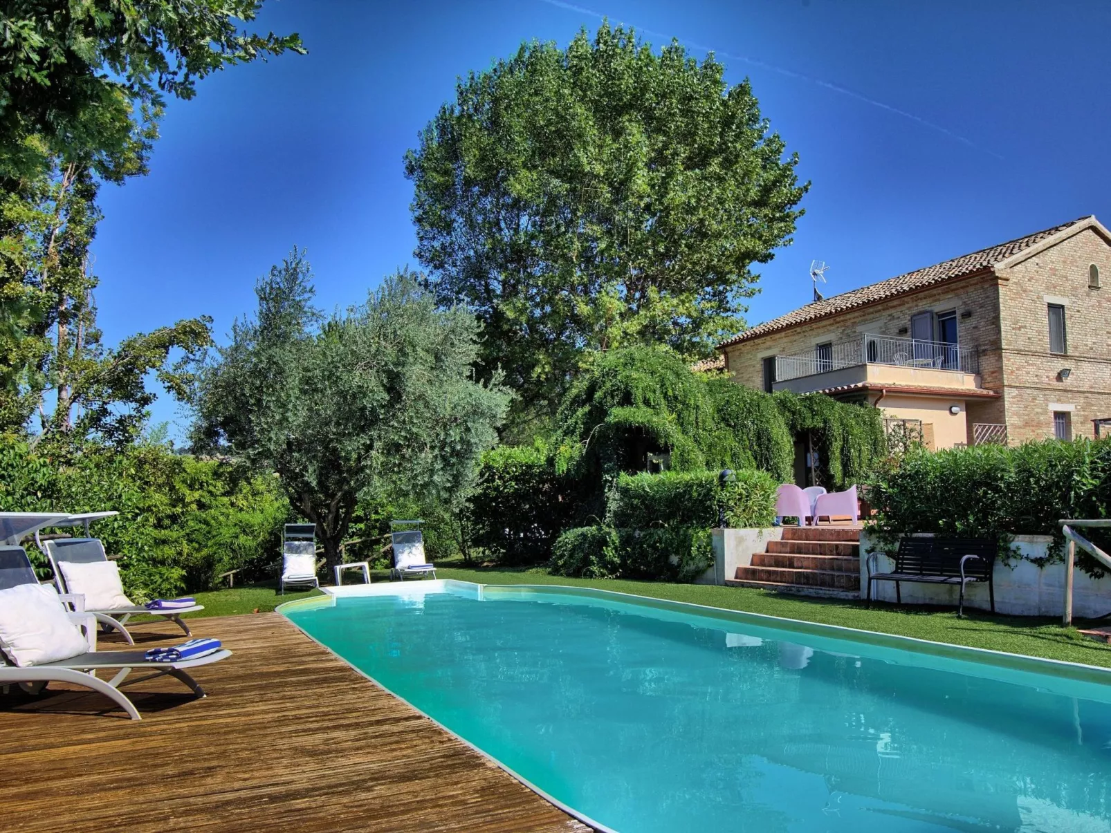 Haus der Musik 270m Veranda, Garten und Pool