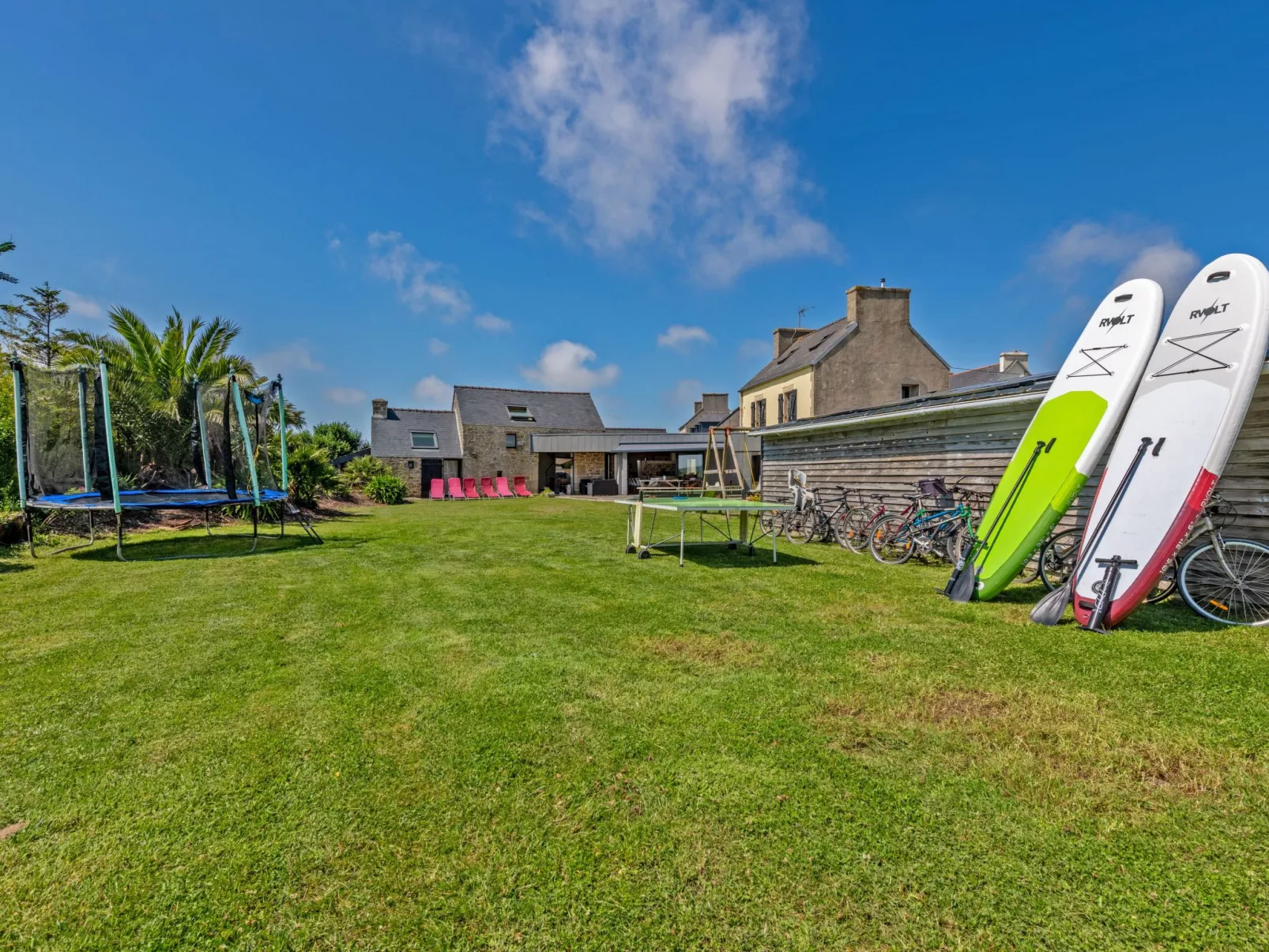 Landgut "Villa Léànie" mit Innenpool