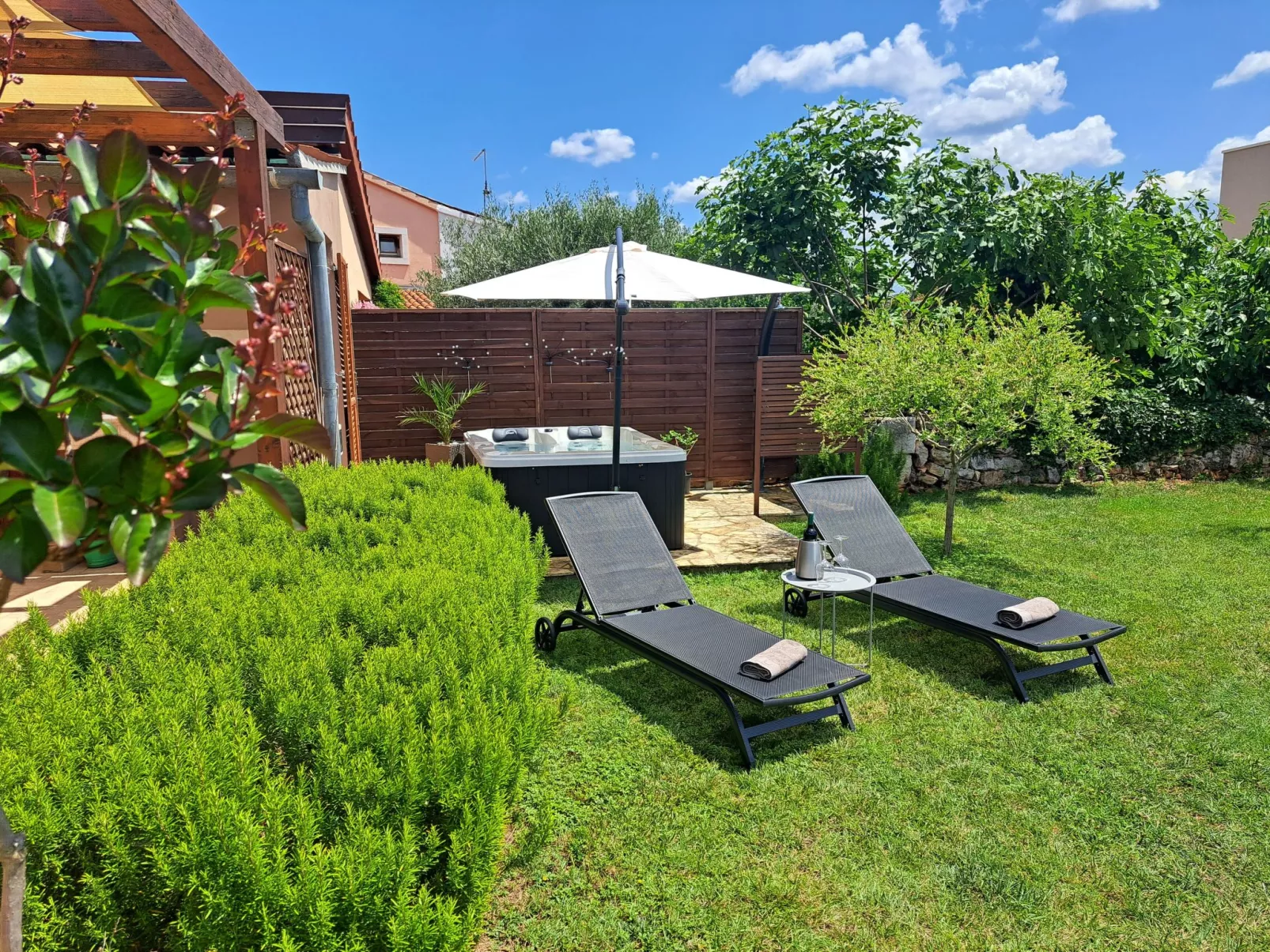 Haus Mirelia für zwei Personen mit Garten