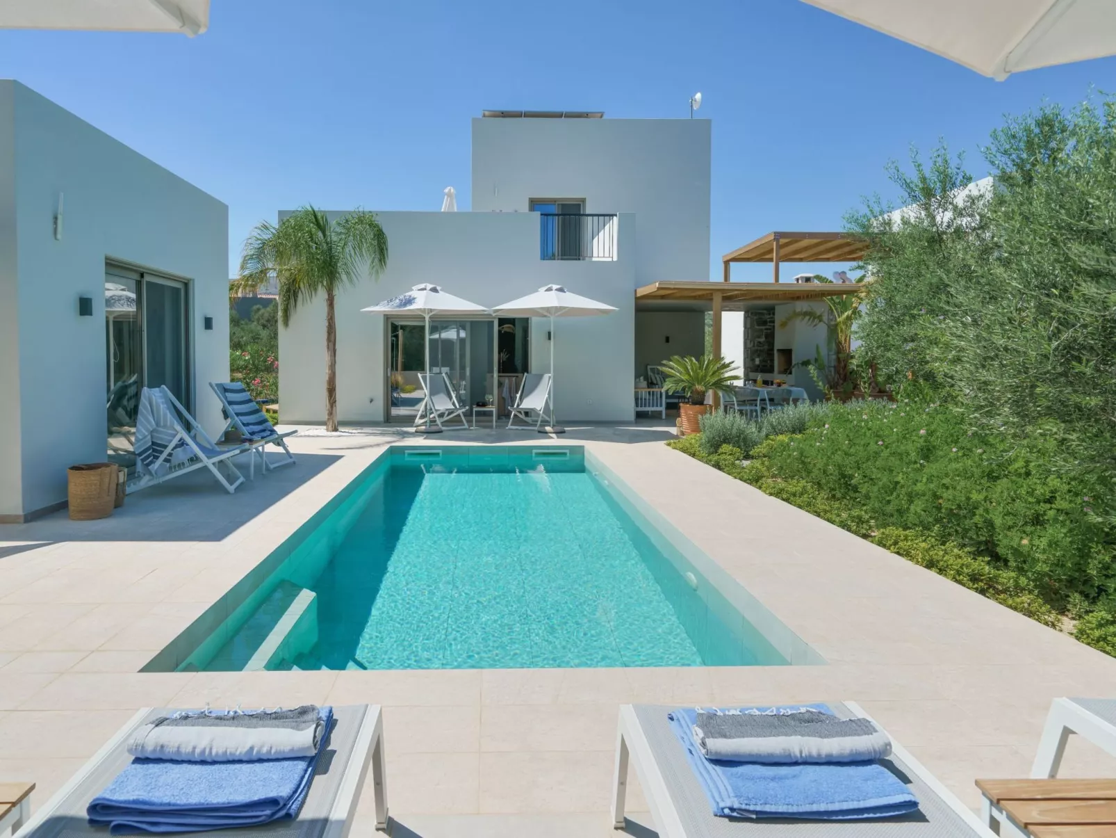 Neue moderne Villa Tessera mit privatem Pool und Grillplatz