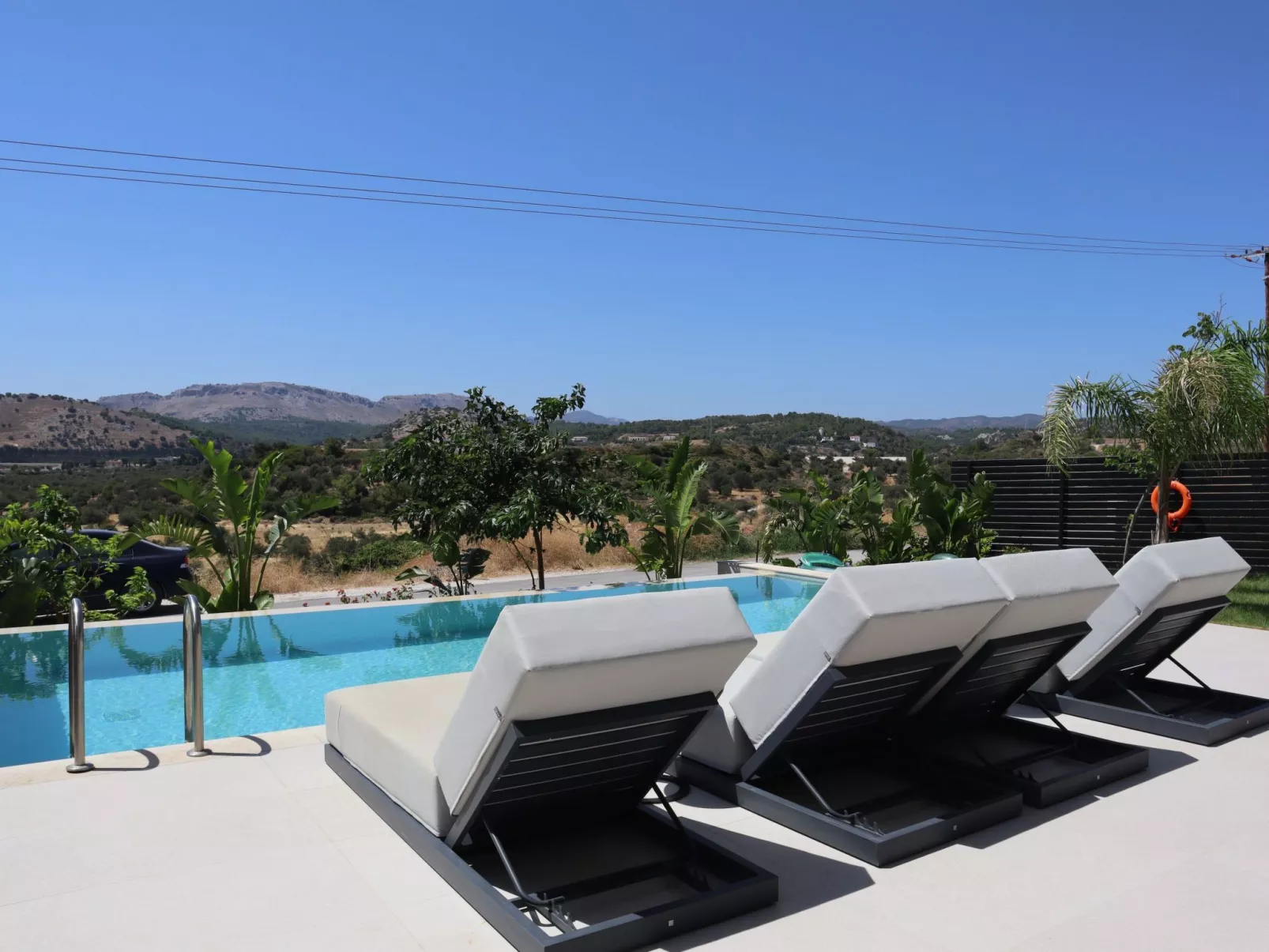 Trapezia Luxury Living -Zitrin