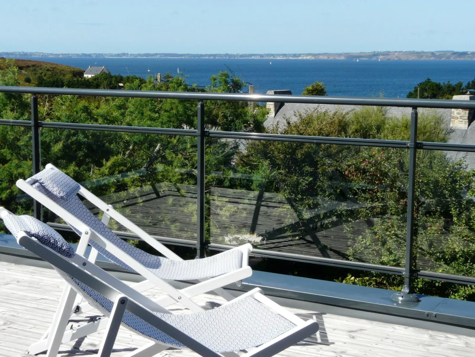 Mit Blick auf das Wasser