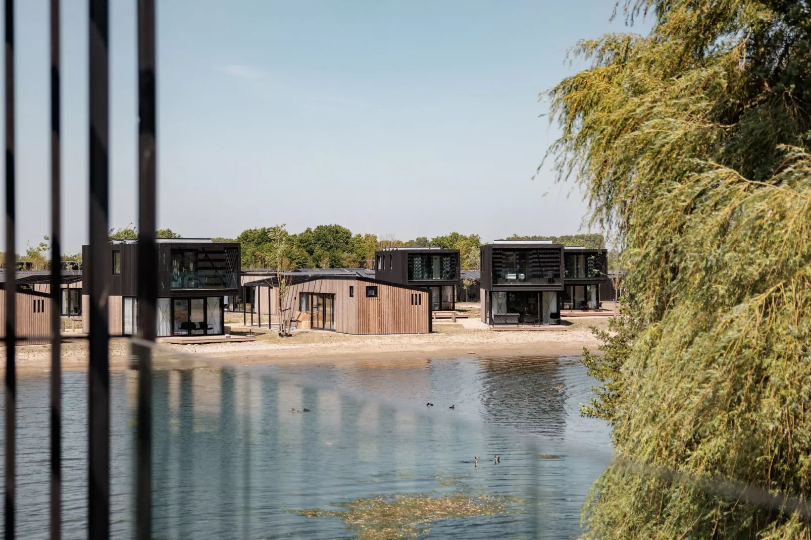 Lakeside Resort Brielle 6-Areas summer 1km