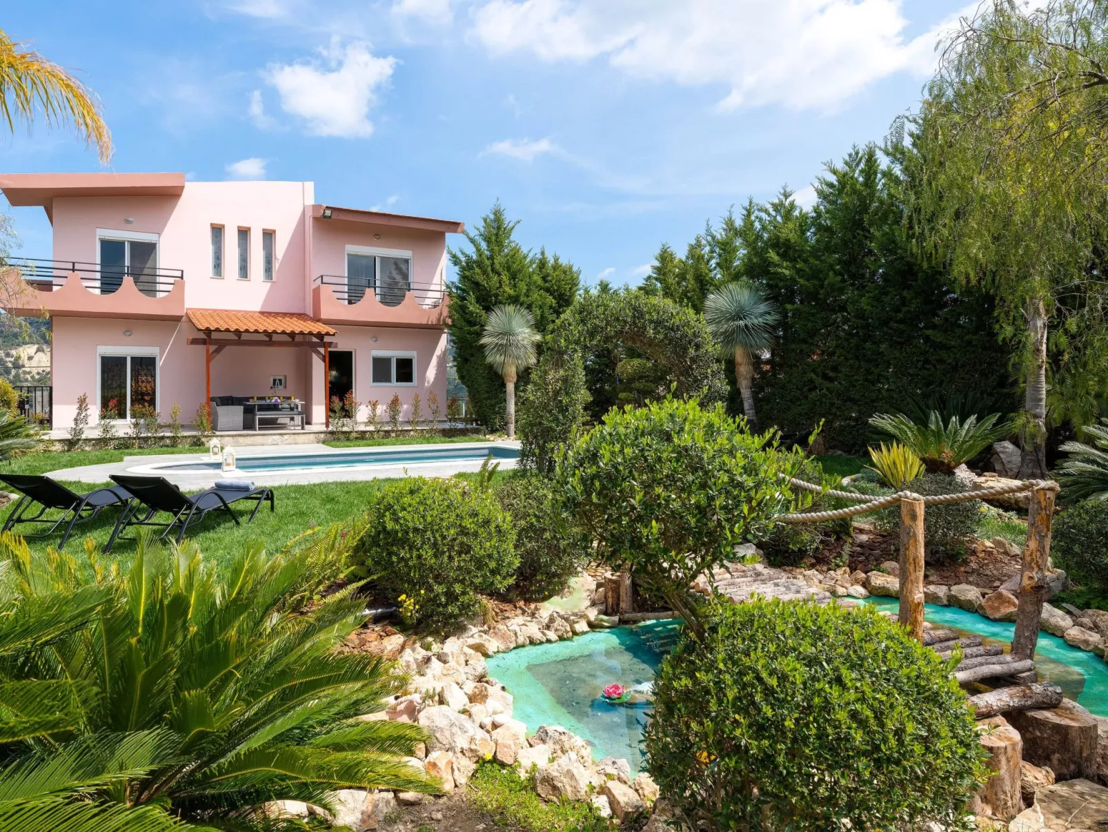 Gemütliche Villa Zenia in Damatria