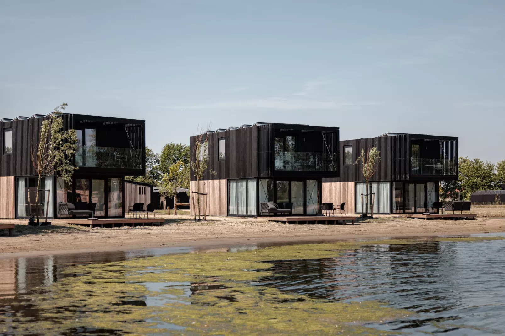 Lakeside Resort Brielle 7-Areas summer 1km