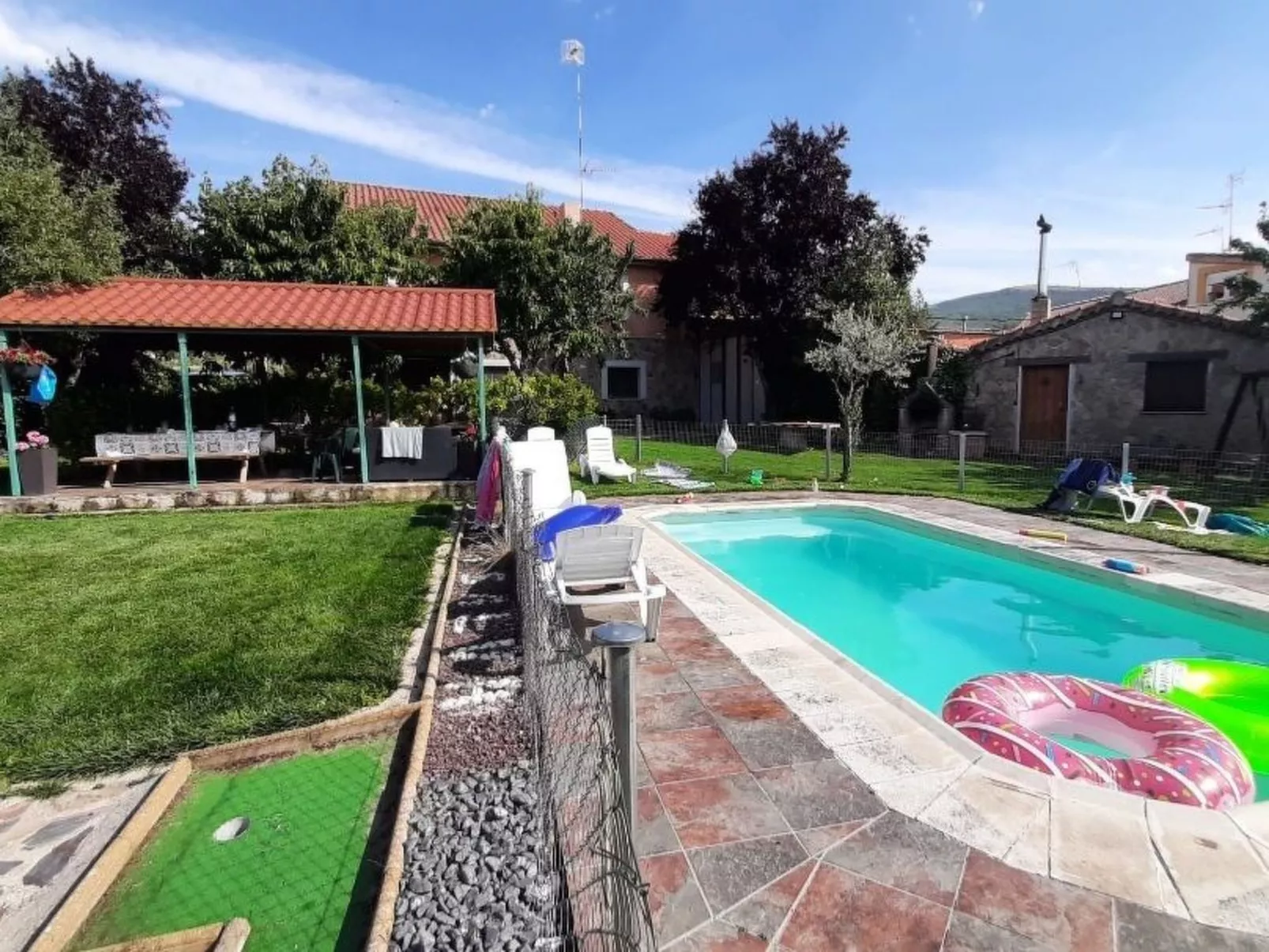Sehr gepflegtes Ferienhaus im typisch spanischen Stil mit Garten, zwei Terrasse