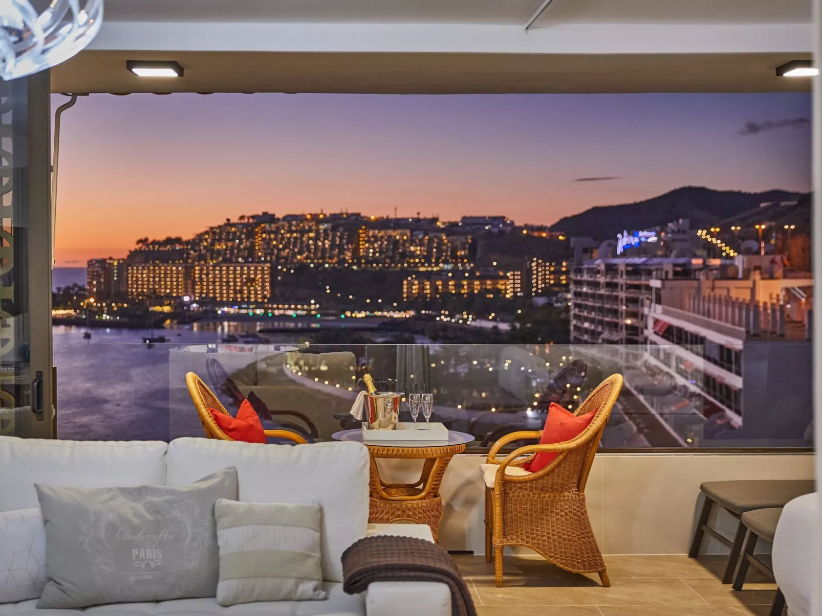 Aufwachen mit herrlichem Meerblick aus dieser schicken Wohnung