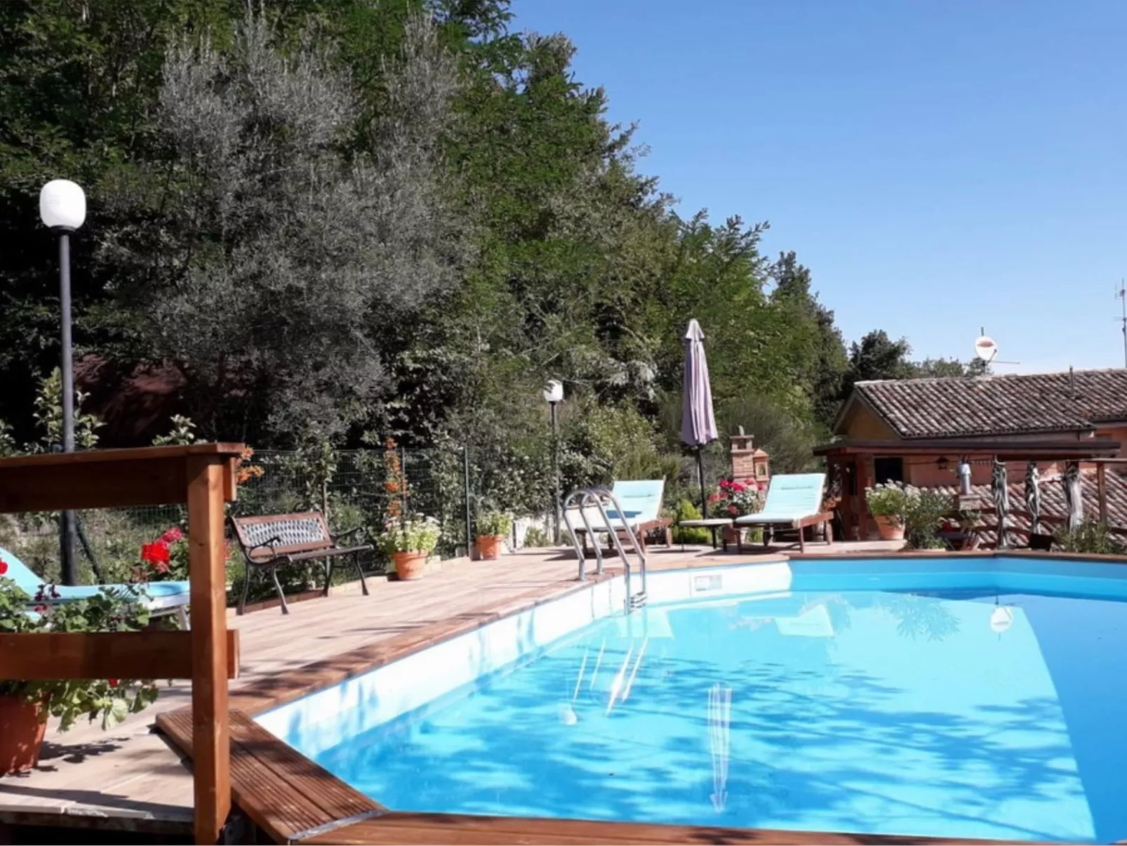 Schönes Ferienhaus in Sarnano mit privatem Pool