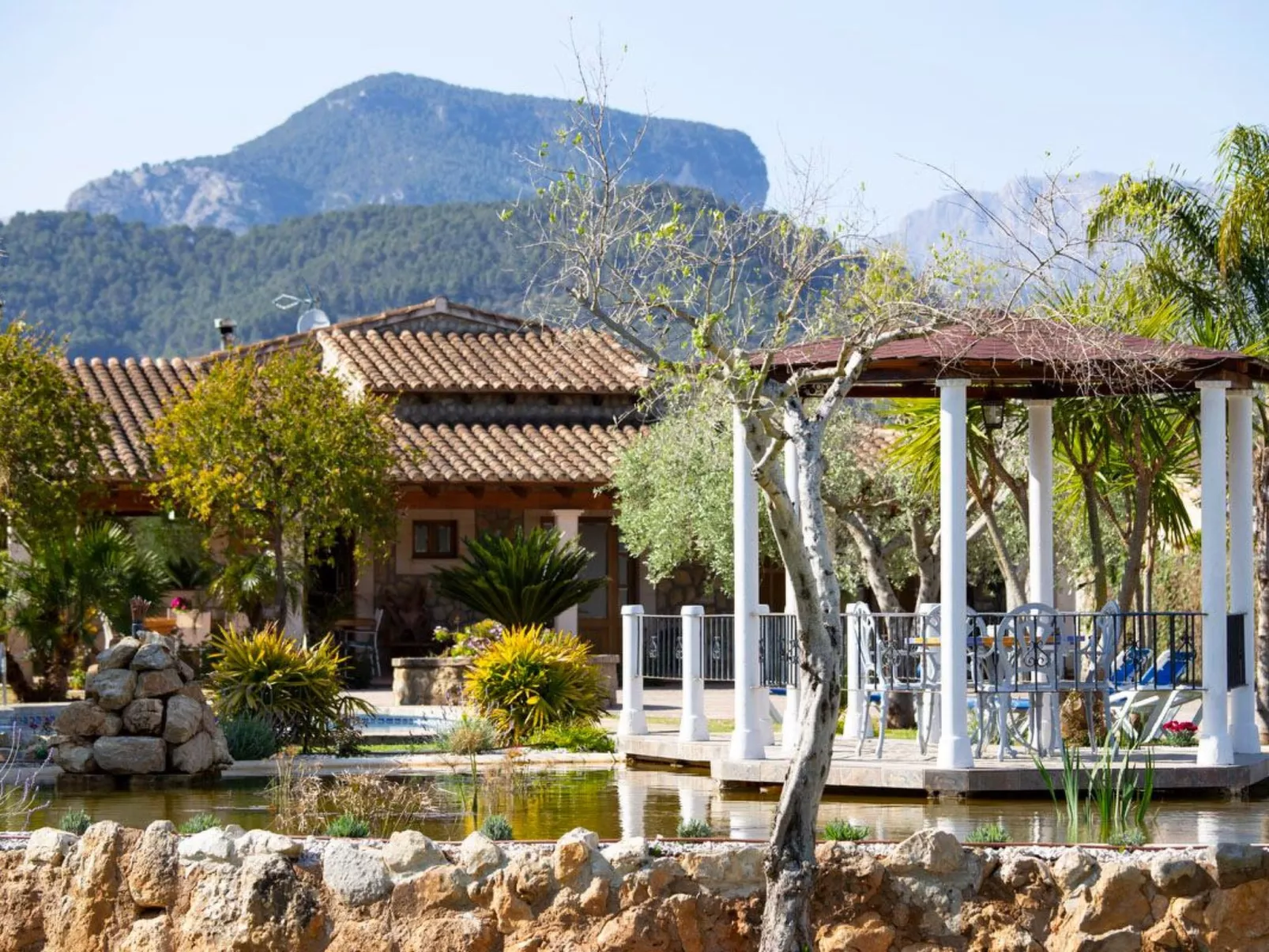 Finca mit Tennisplatz und Schwimmbad