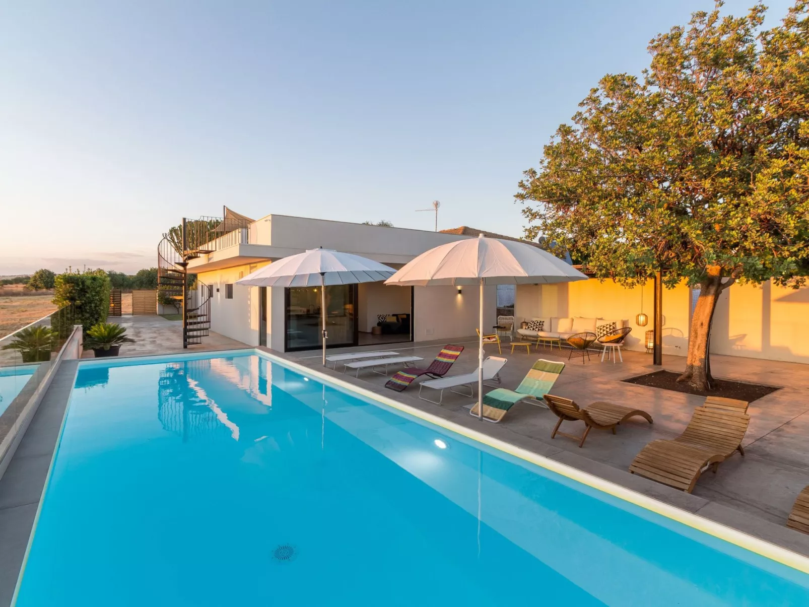 Demetra, moderne Villa mit Pool und Meerblick