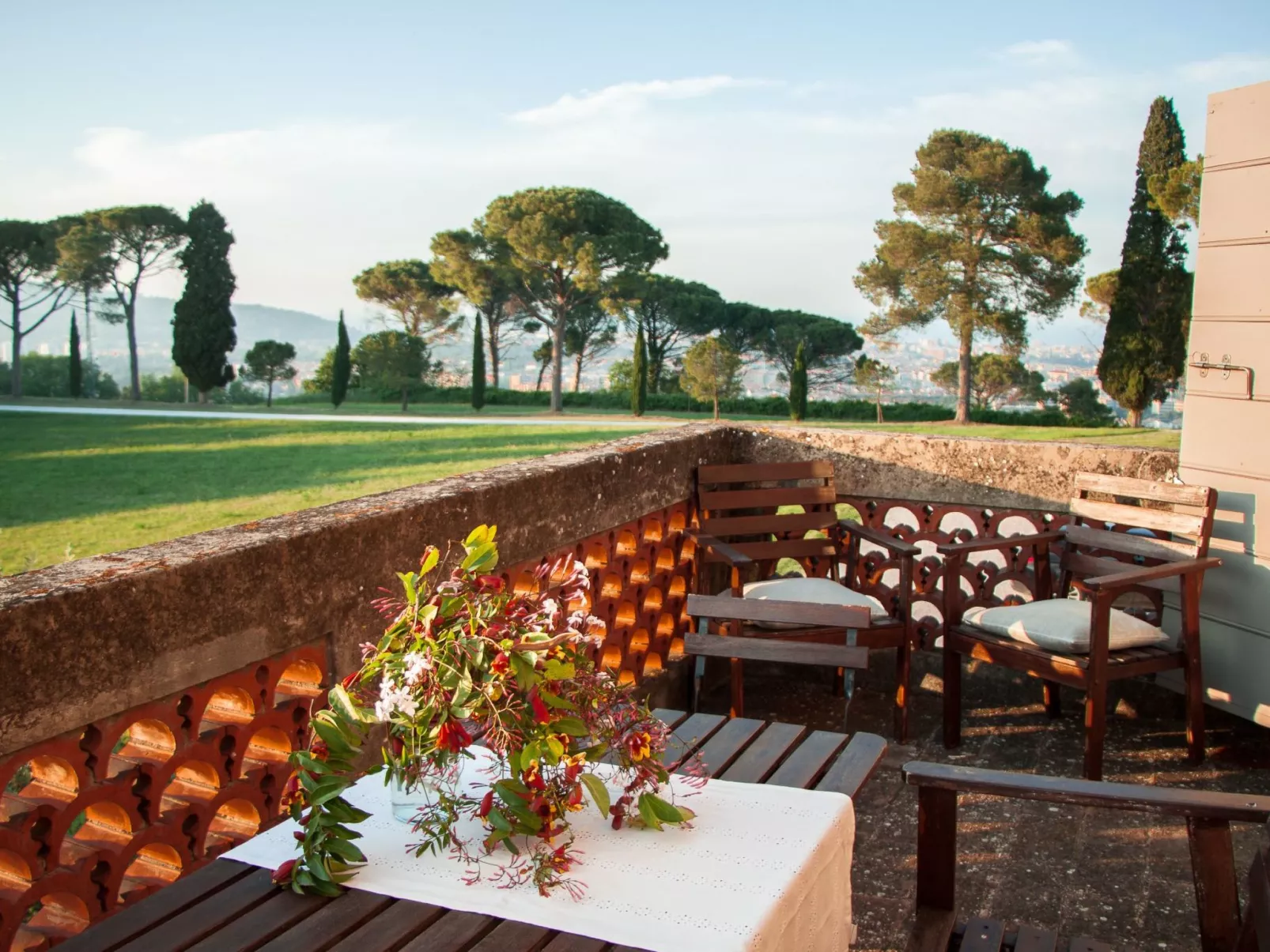 Drei-Zimmer-Panorama-Wohnung mit Terrasse und Sommerpool