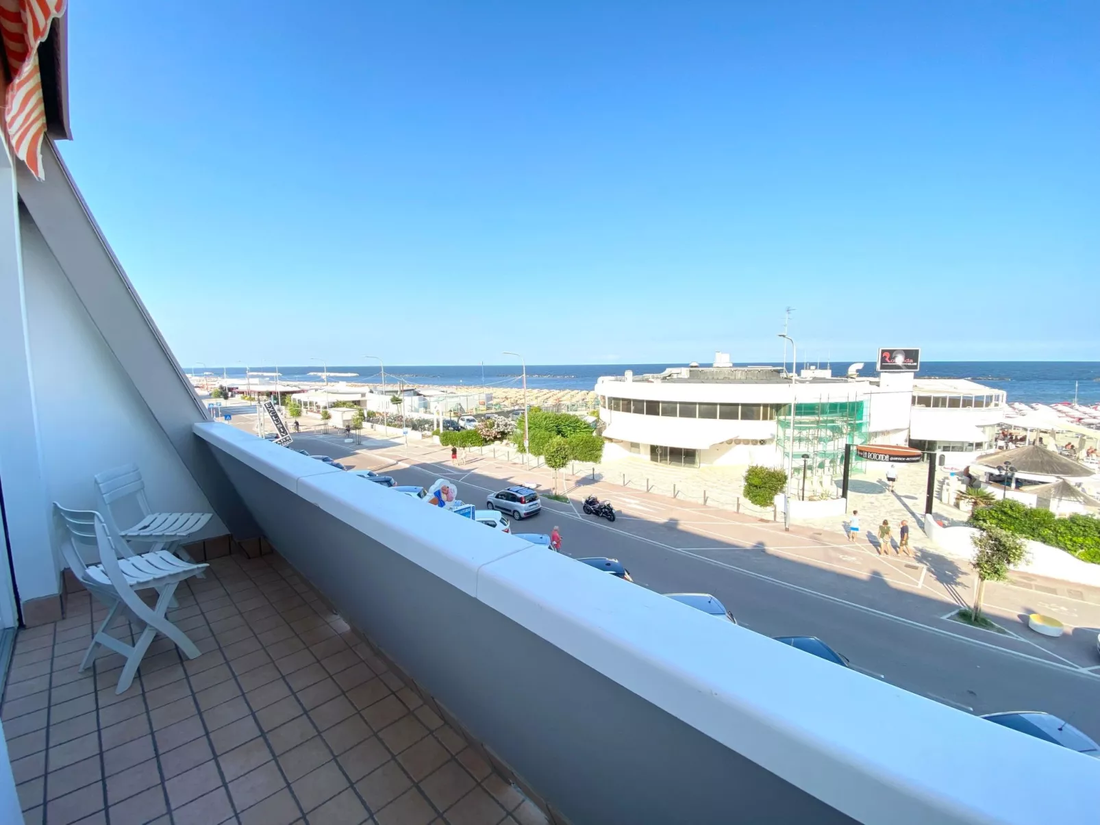 Modernes renoviertes Studio-Apartment mit Meerblick