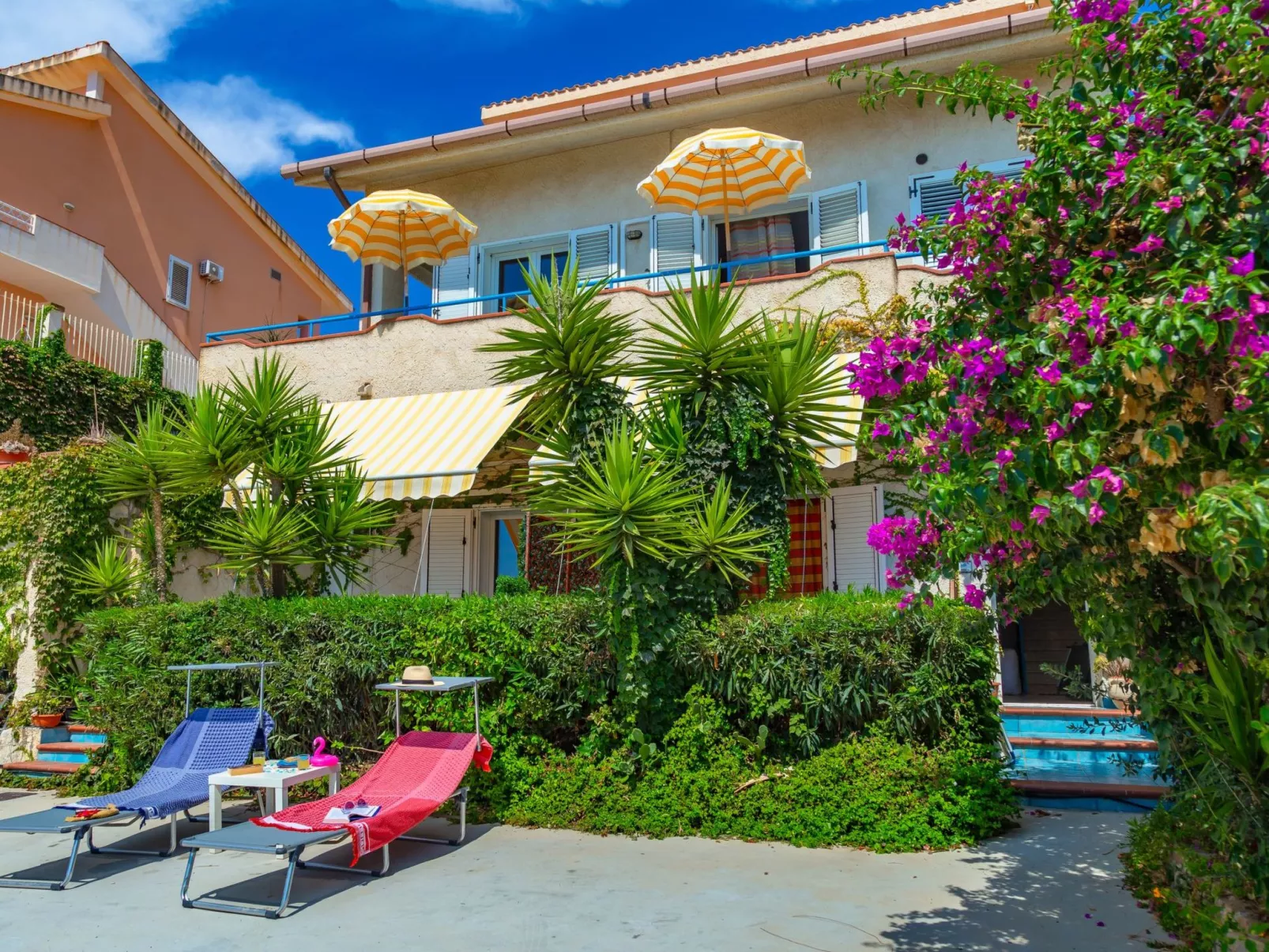 Ruhige Ferienwohnung in Sciacca mit Terrasse, Garten und Grill und Meerblick