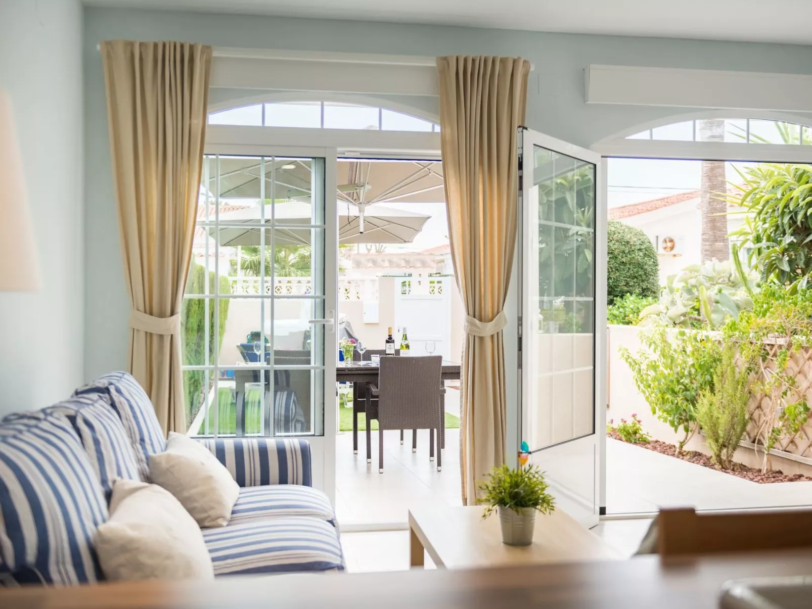 Mit Garten, Grill und Terrasse