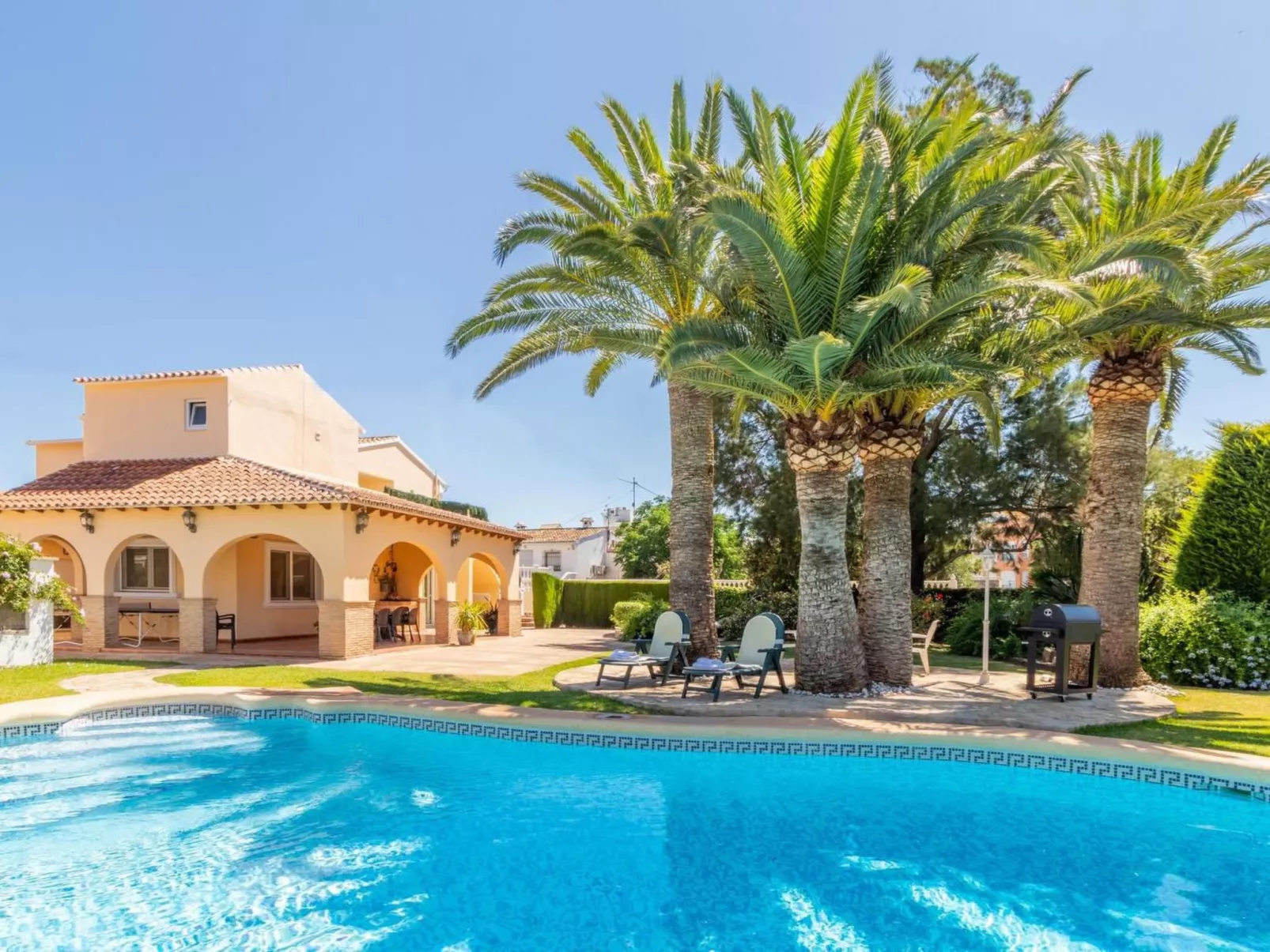 Haus mit privatem Pool, Garten und privatem Parkplatz