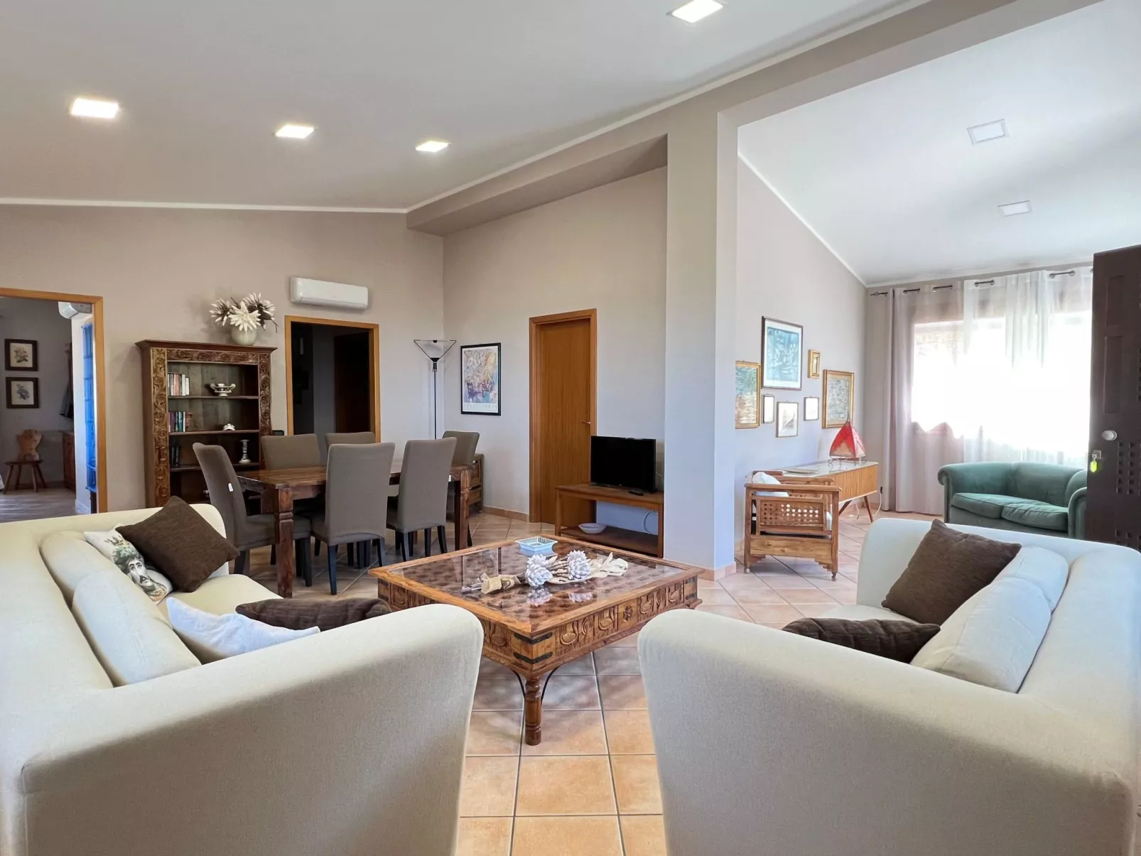 "Bouganvillae" mit Pool