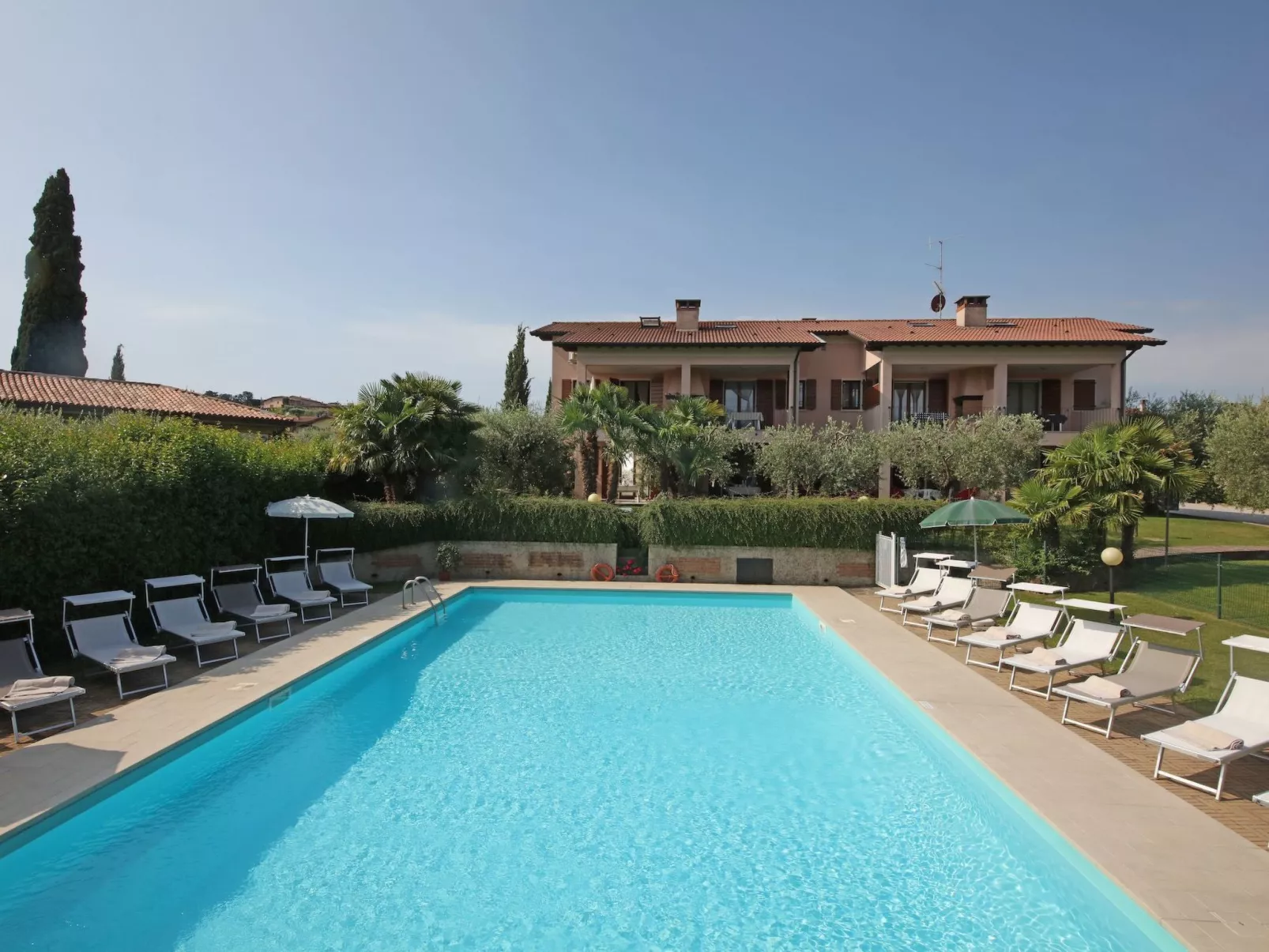 Peony' Wohnung mit Schwimmbad