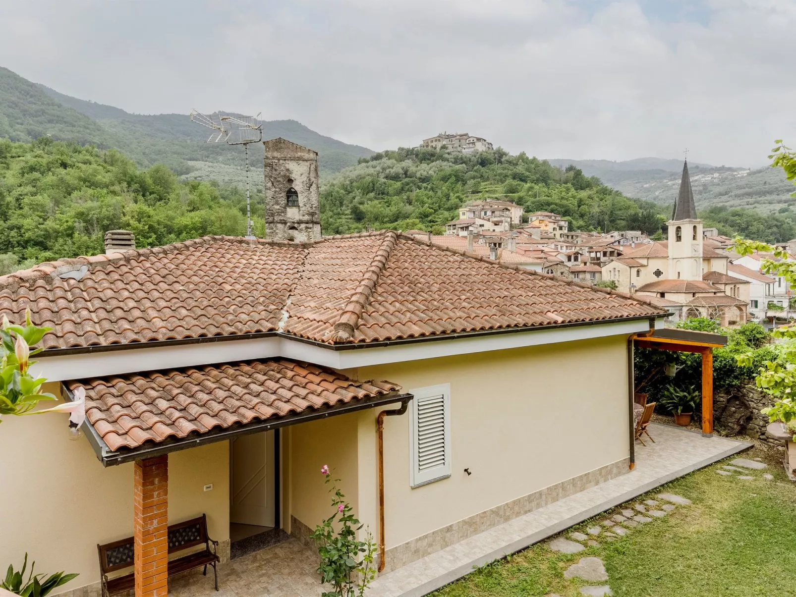 Villa in Borgomaro mit privatem Parkplatz