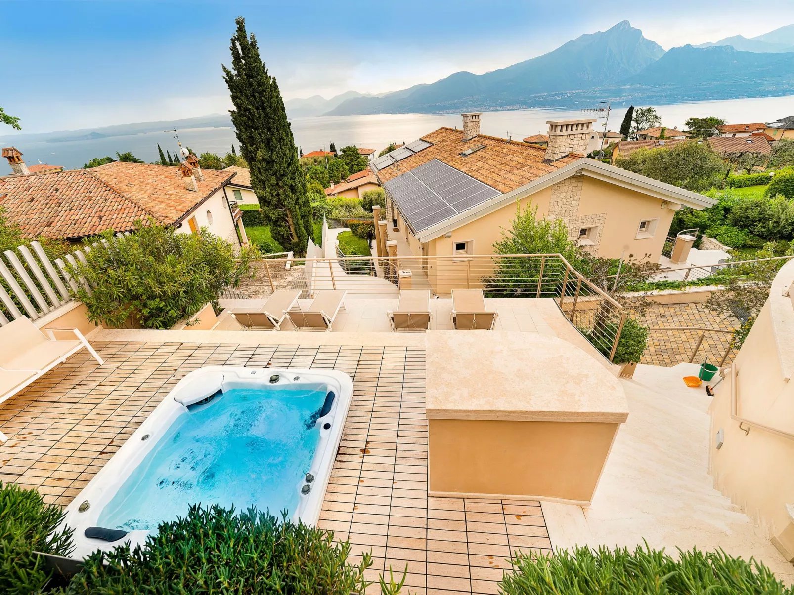 Flacher Sonnenuntergang