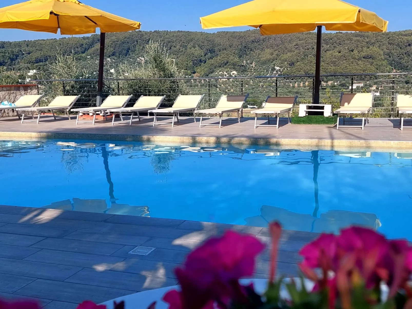 Brandneue Wohnung in Villa mit Schwimmbad