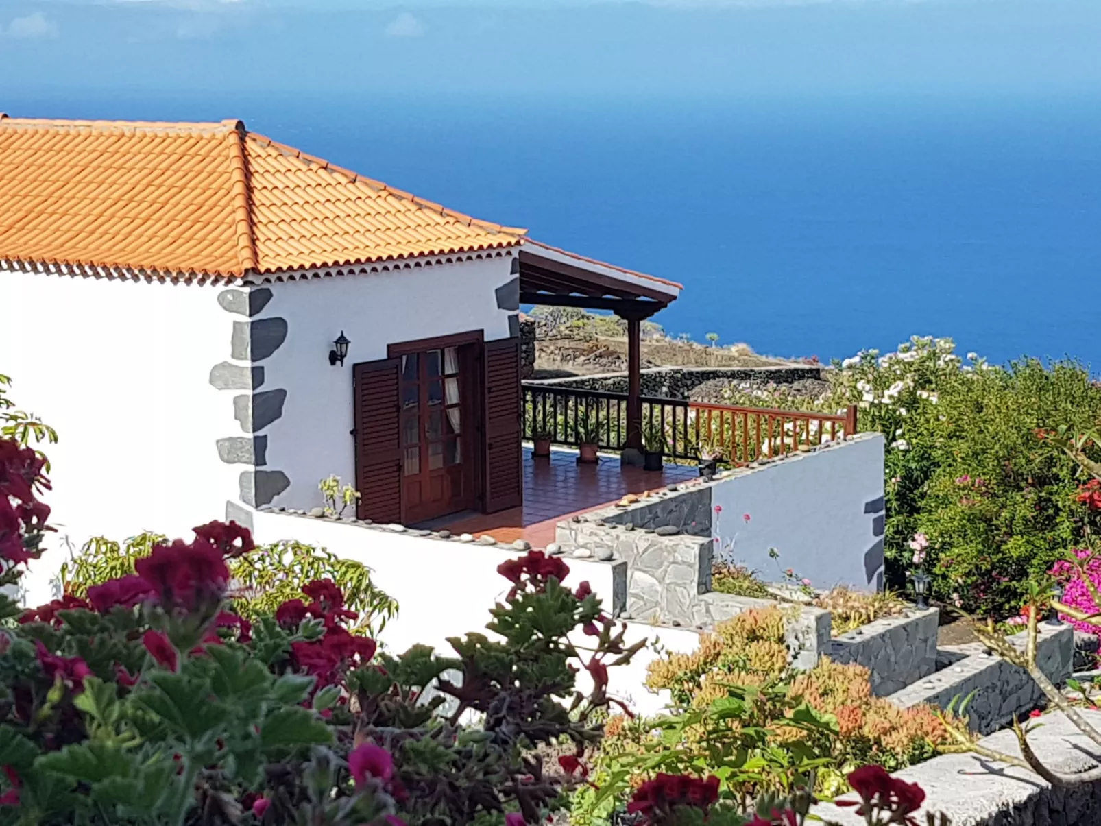 Mit Garten und wunderbarer Aussicht